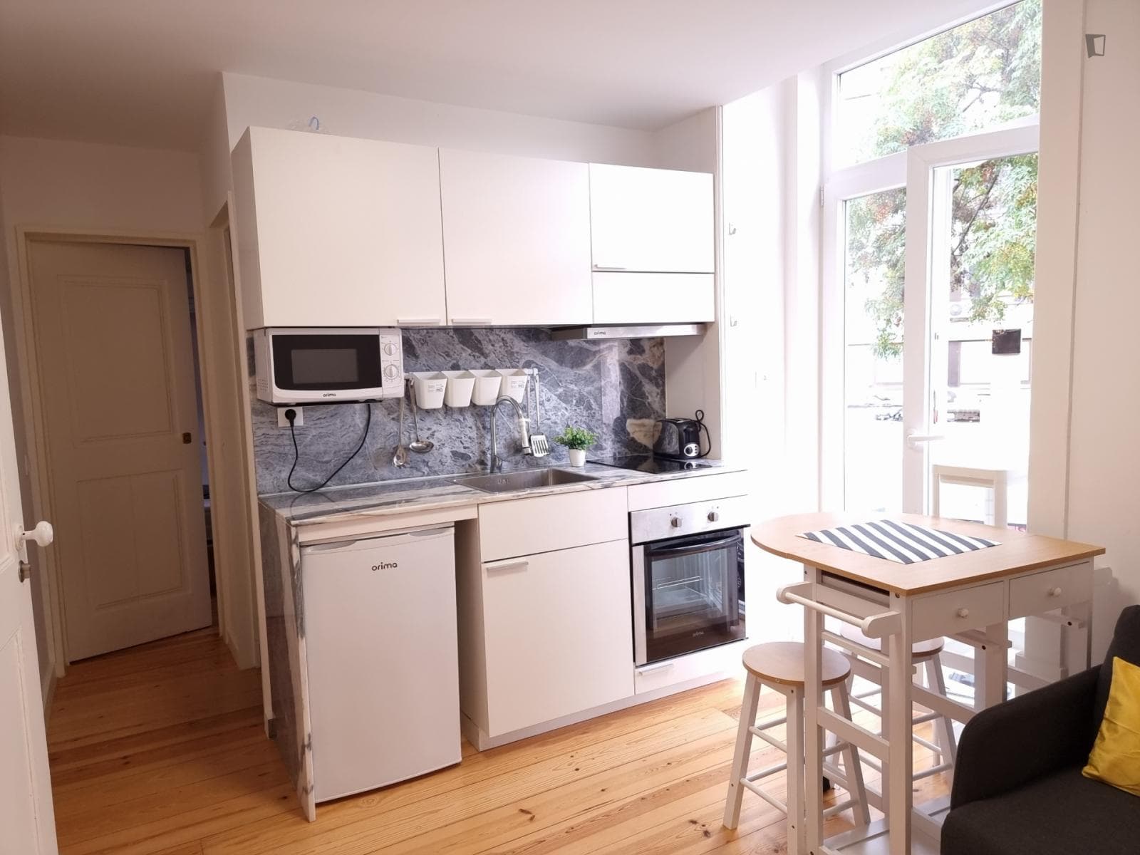 Student-friendly 2-bedroom apartment close to Universidade de Coimbra photo 1