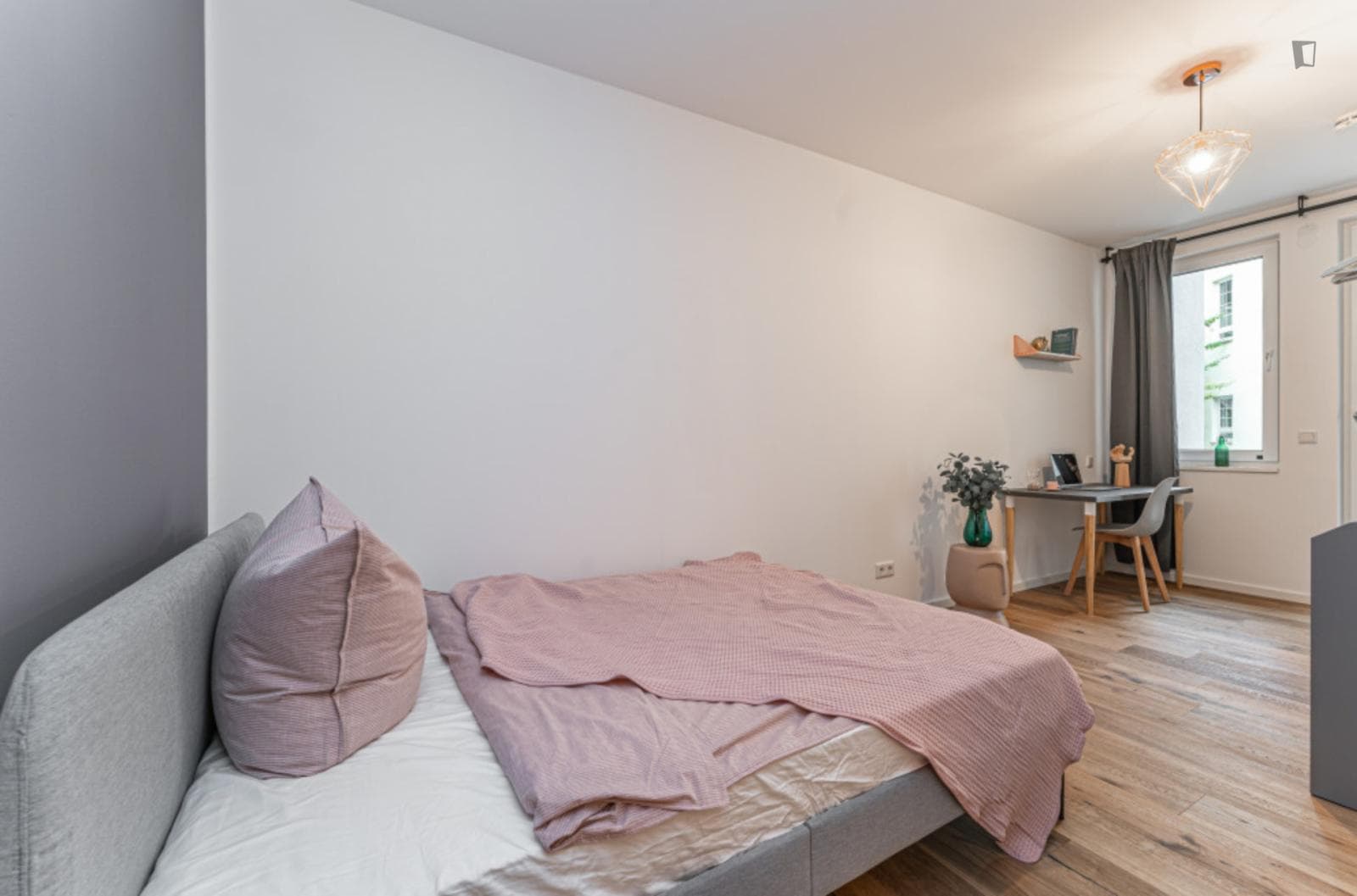 Comfy double bedroom in a 4-bedroom apartment, in Schmargendorf photo 1