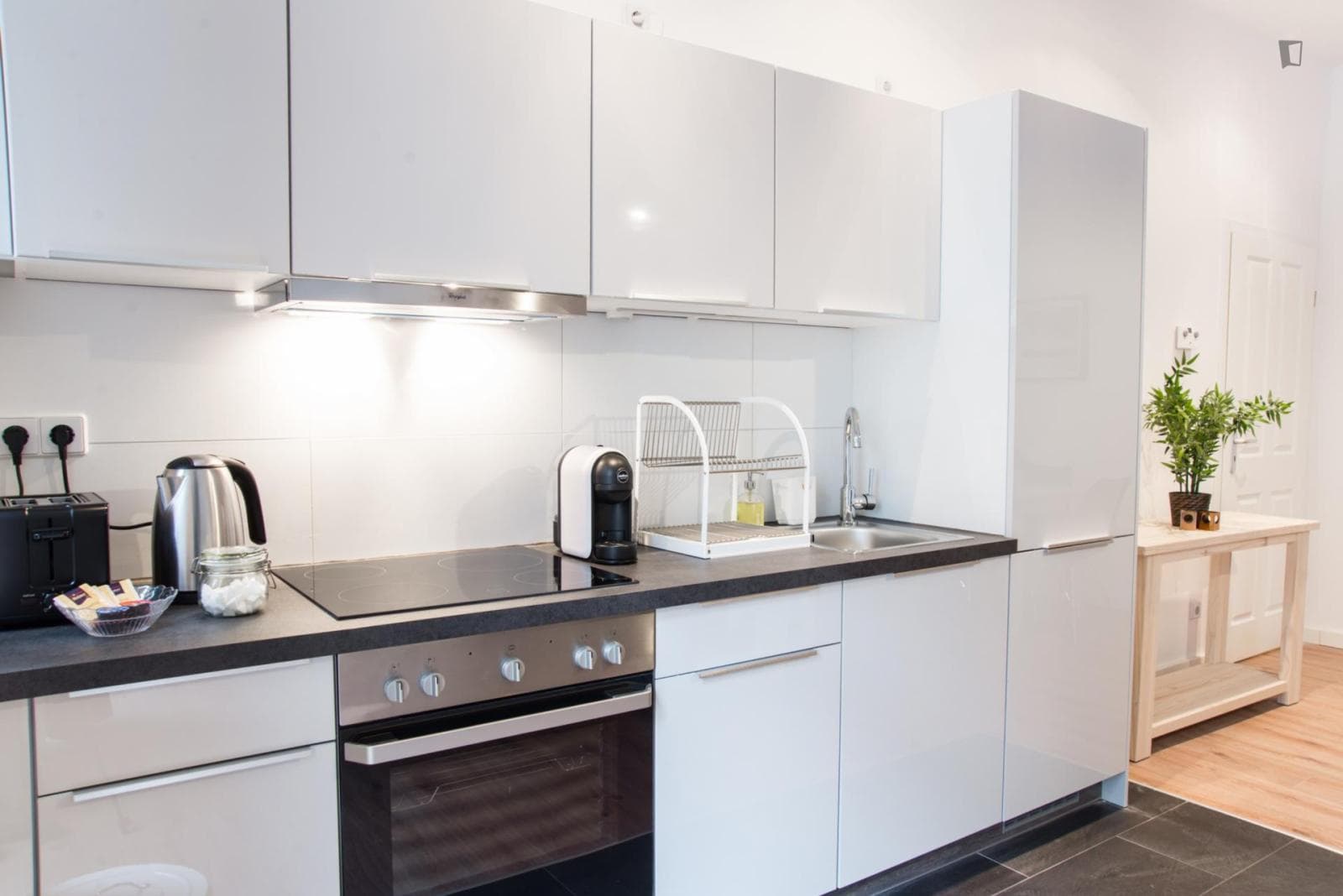 Bright 1-Bedroom apartment with terrace near U Amrumer Str. metro station photo 1