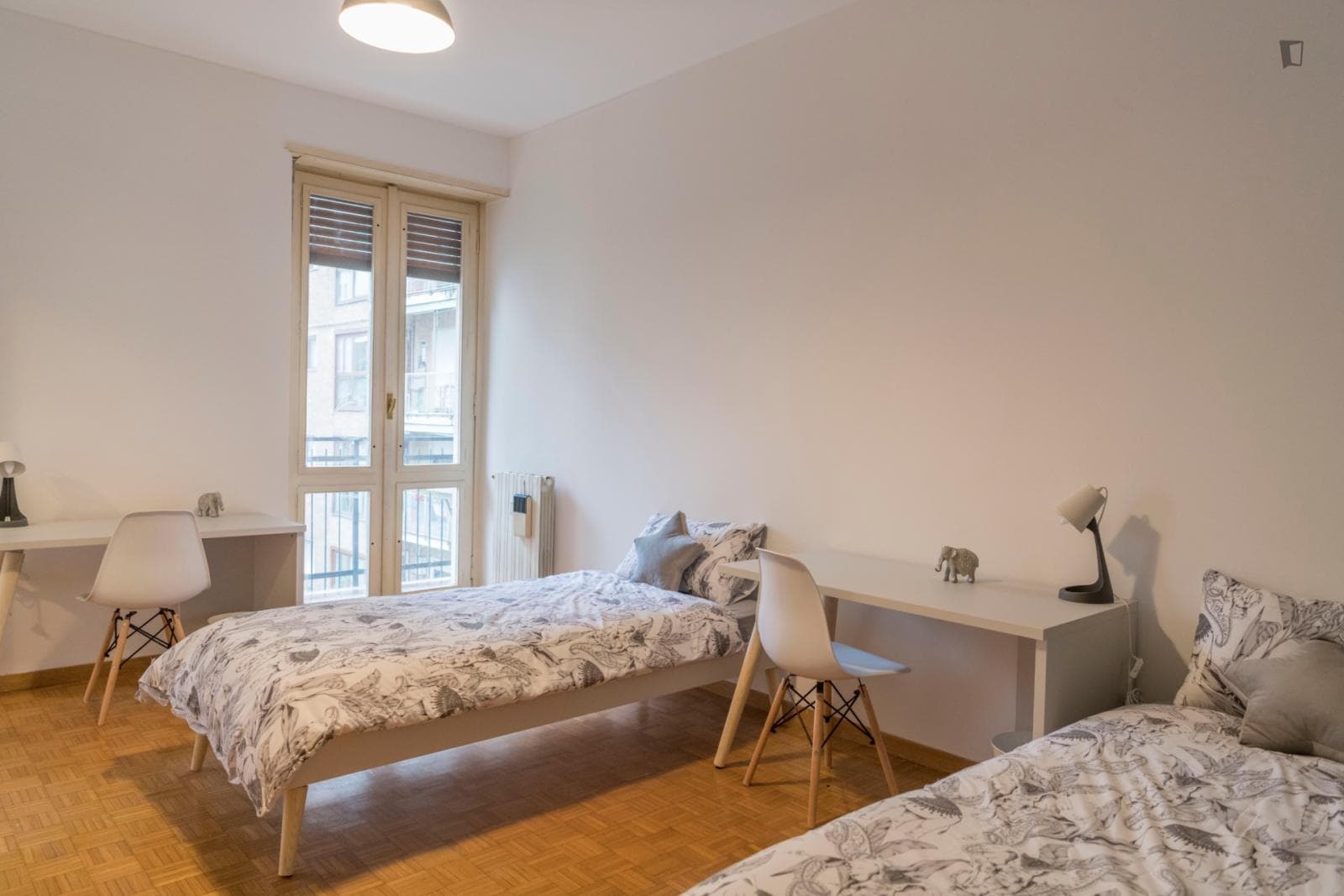 Modern ensuite bedroom near Metro Sant'Agostino/Porta Genova photo 1