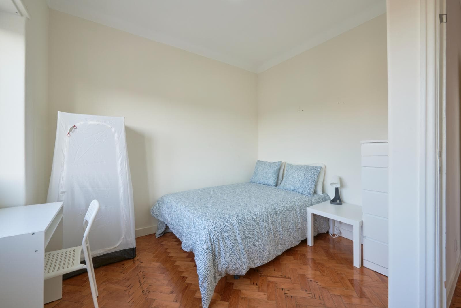 Neat double bedroom close to Roma-Areeiro train station photo 1