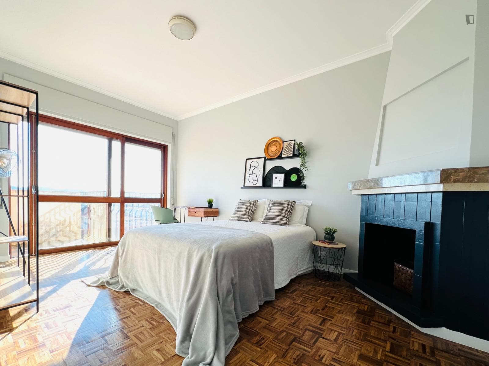 Appealing double bedroom in a student flat, in Solum photo 1