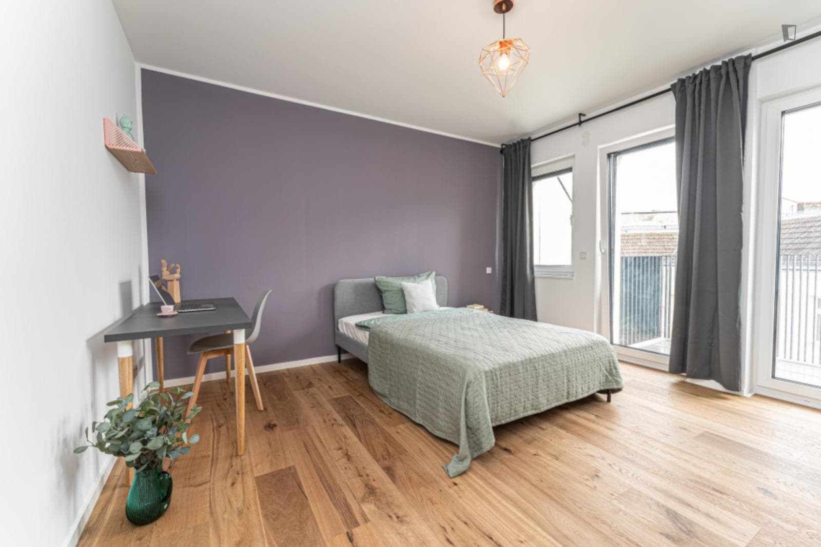 Bright double bedroom near Hohenzollerndamm train station photo 1