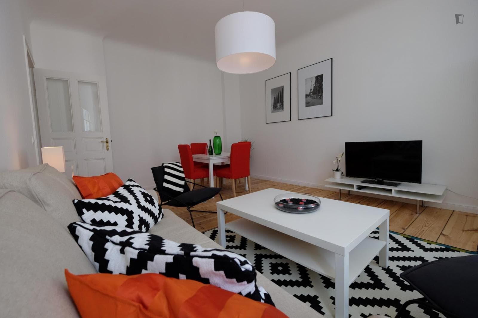 Homely 1-Bedroom apartment near Mauerpark Flohmarkt photo 1