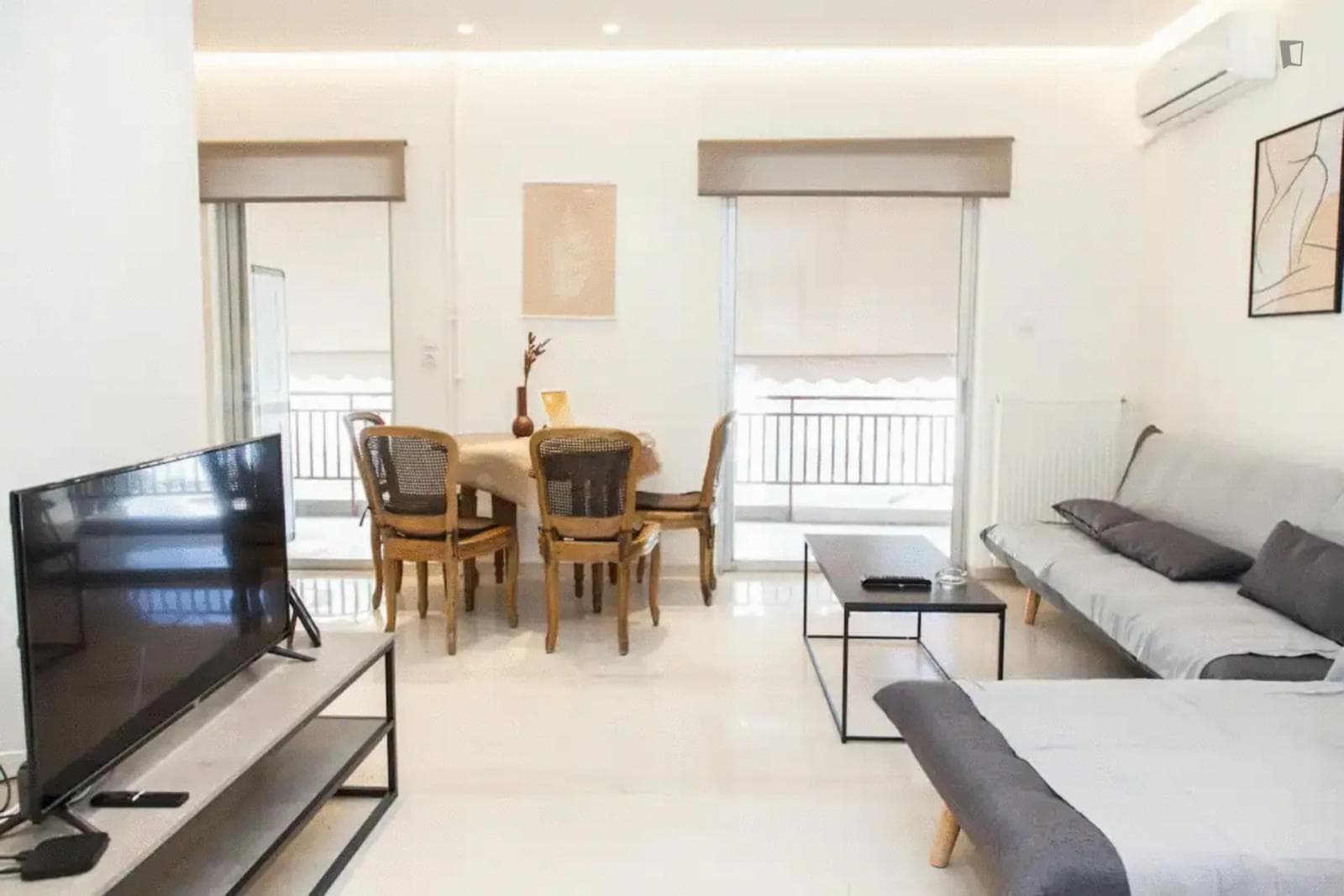 Spacious 1 bedroom apartment in Athens  photo 1