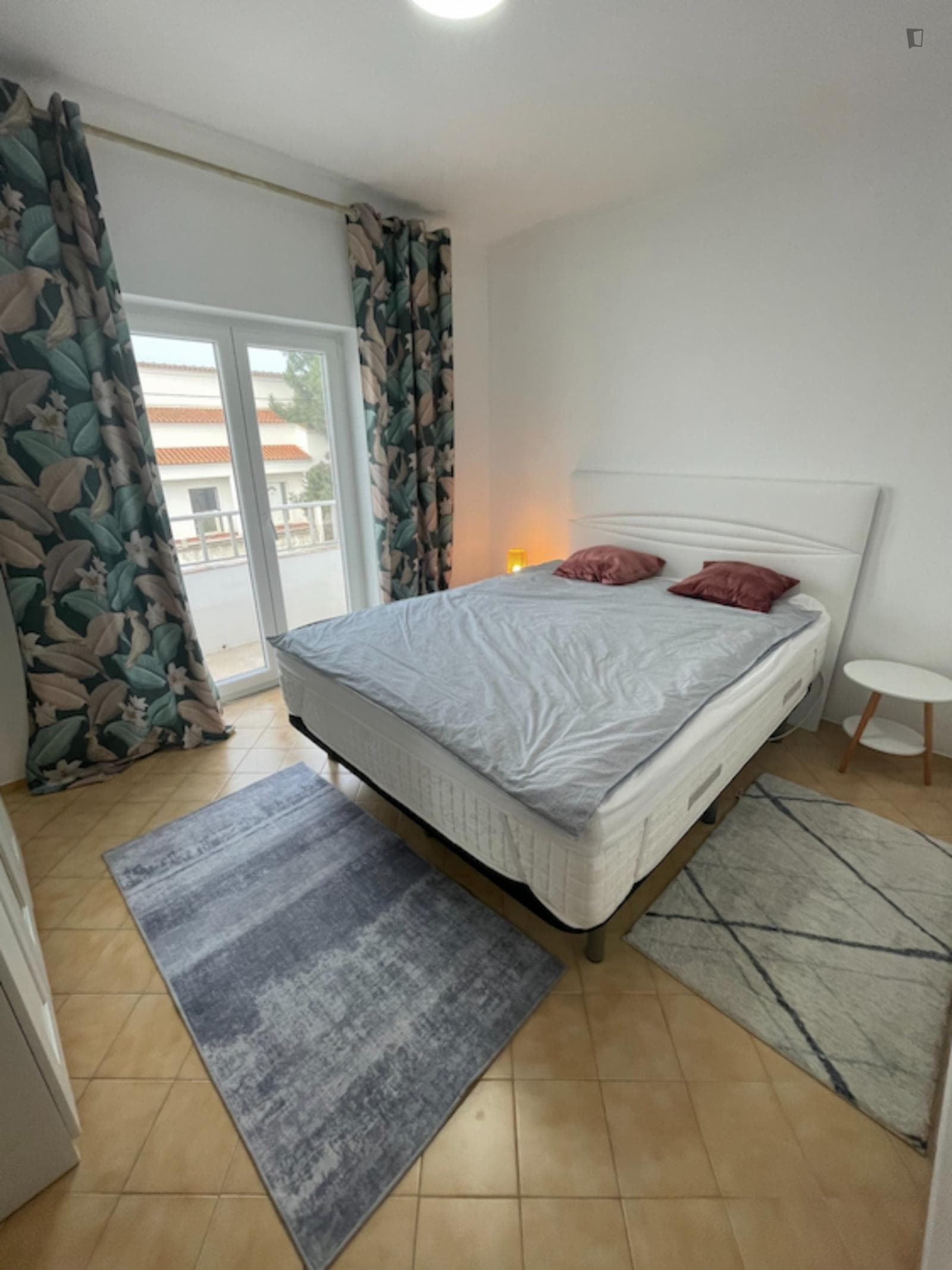 Welcoming double bedroom, with a balcony in Quinta do Anjo photo 1
