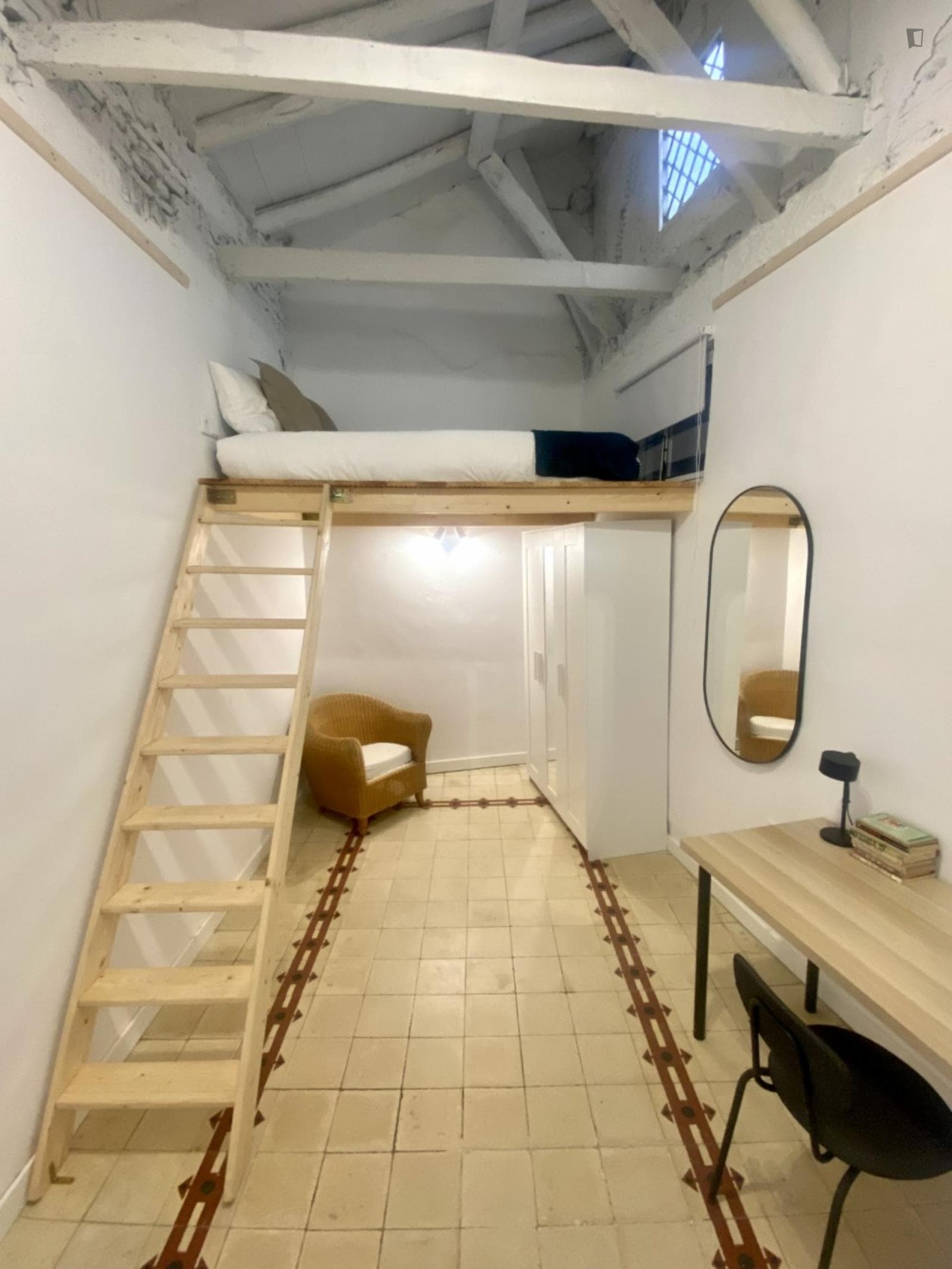 Inviting double bedroom with balcony near Capela Real de Granada photo 1