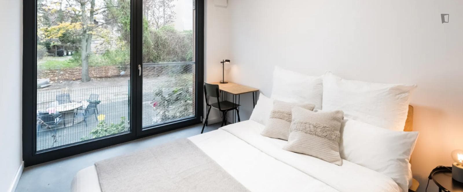 Cushy double bedroom close to Boddinstraße metro station photo 1