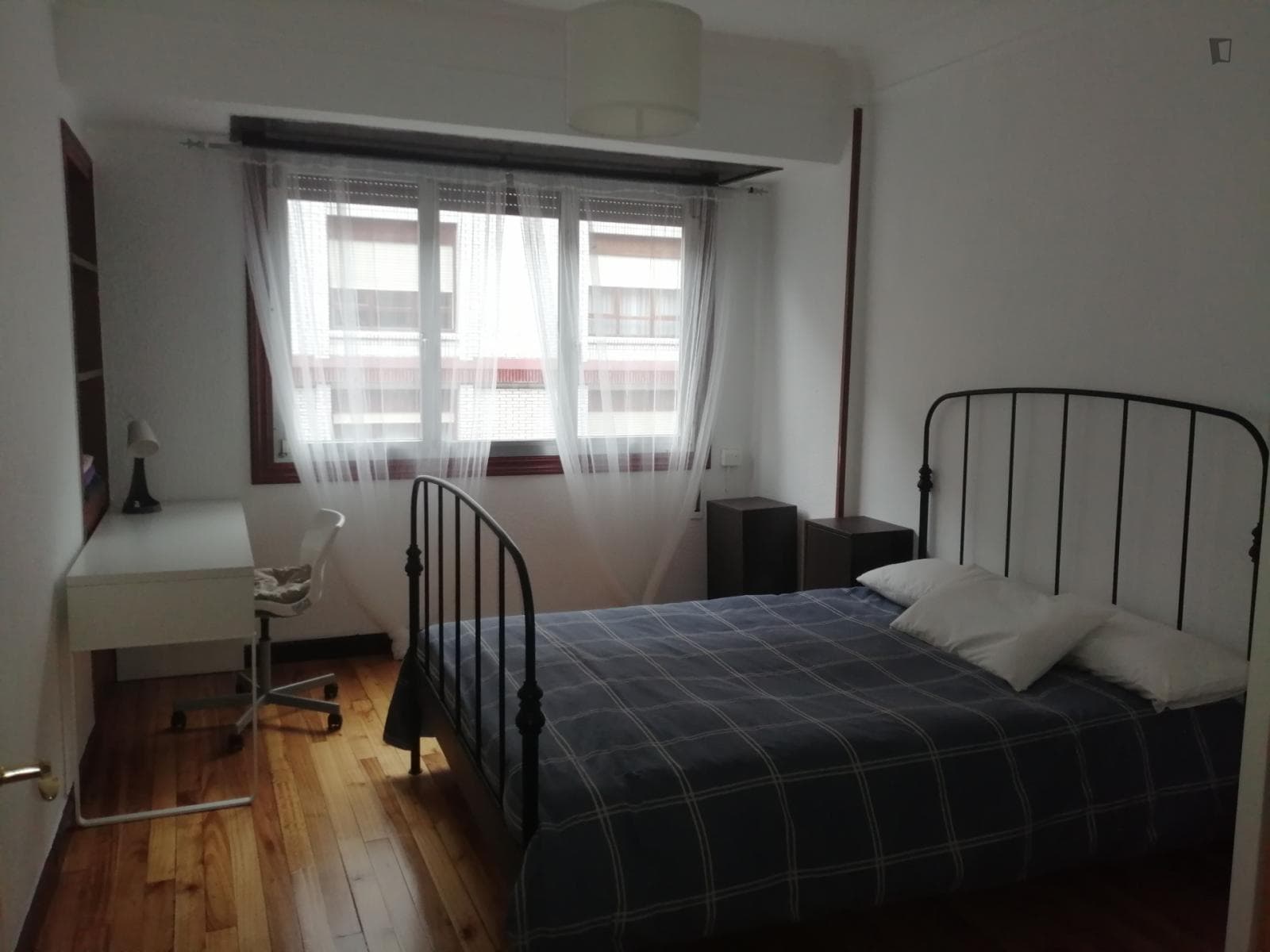 Homely double bedroom near the underground station "Etxebarri" photo 1