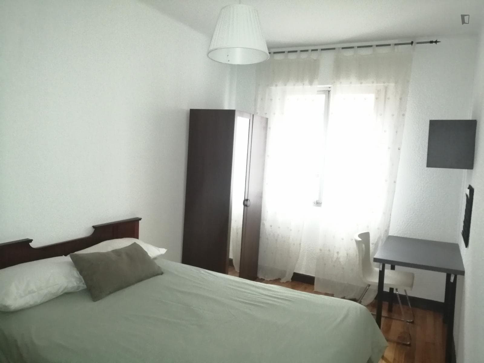 Bright double bedroom near the underground station "Etxebarri" photo 1