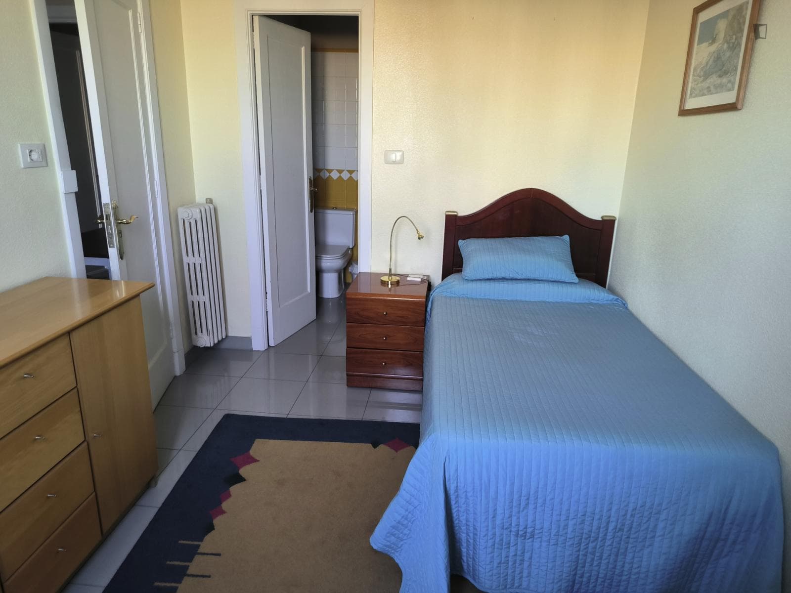 Very comfy single ensuite bedroom near the Urzáiz train station photo 1