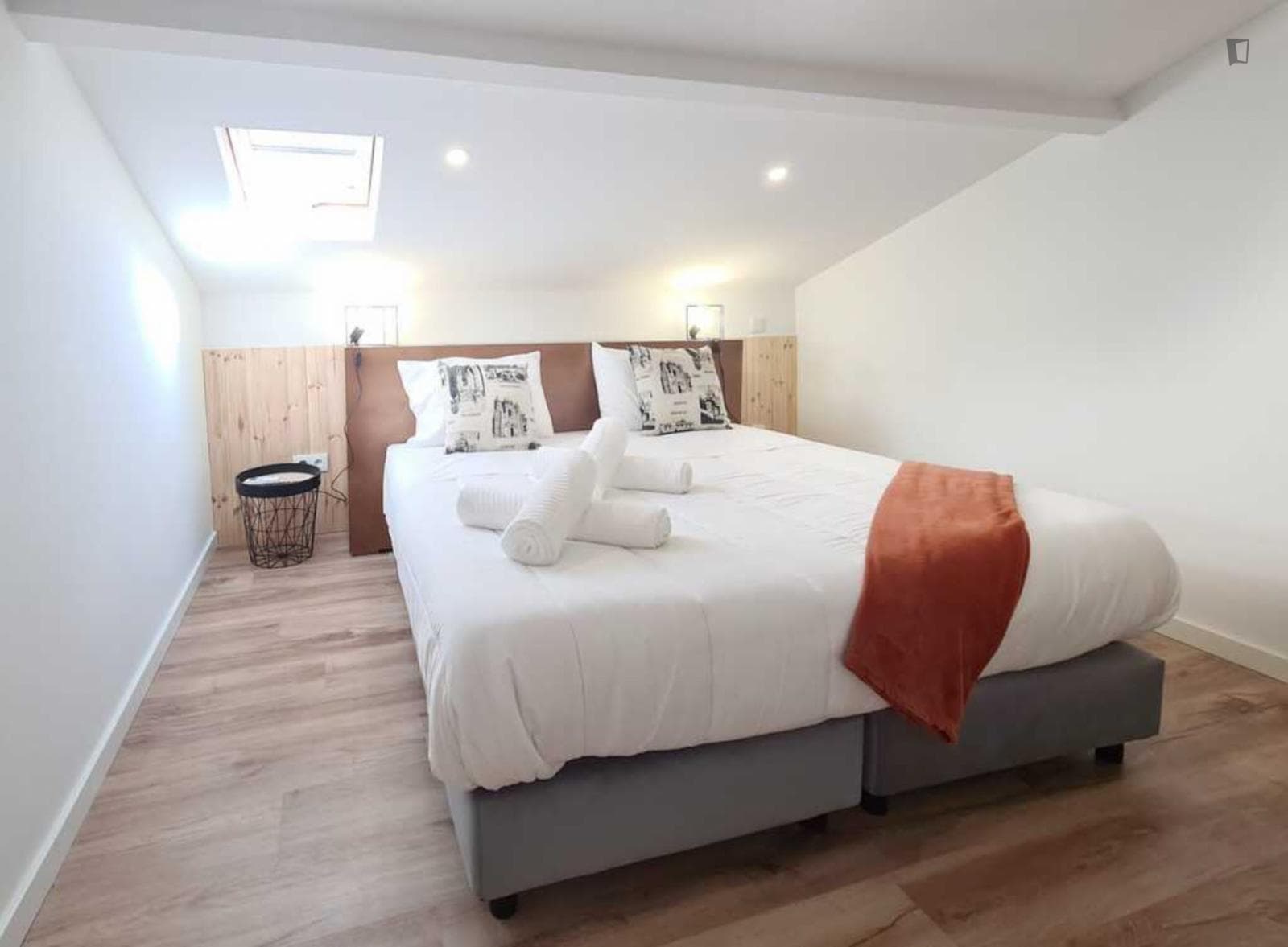 Beautiful double ensuite bedroom next to Faculdade de Letras photo 1