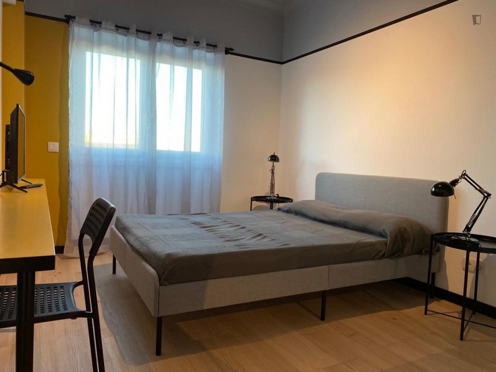 Charismatic double bedroom with a balcony, in the centre of Setúbal photo 1