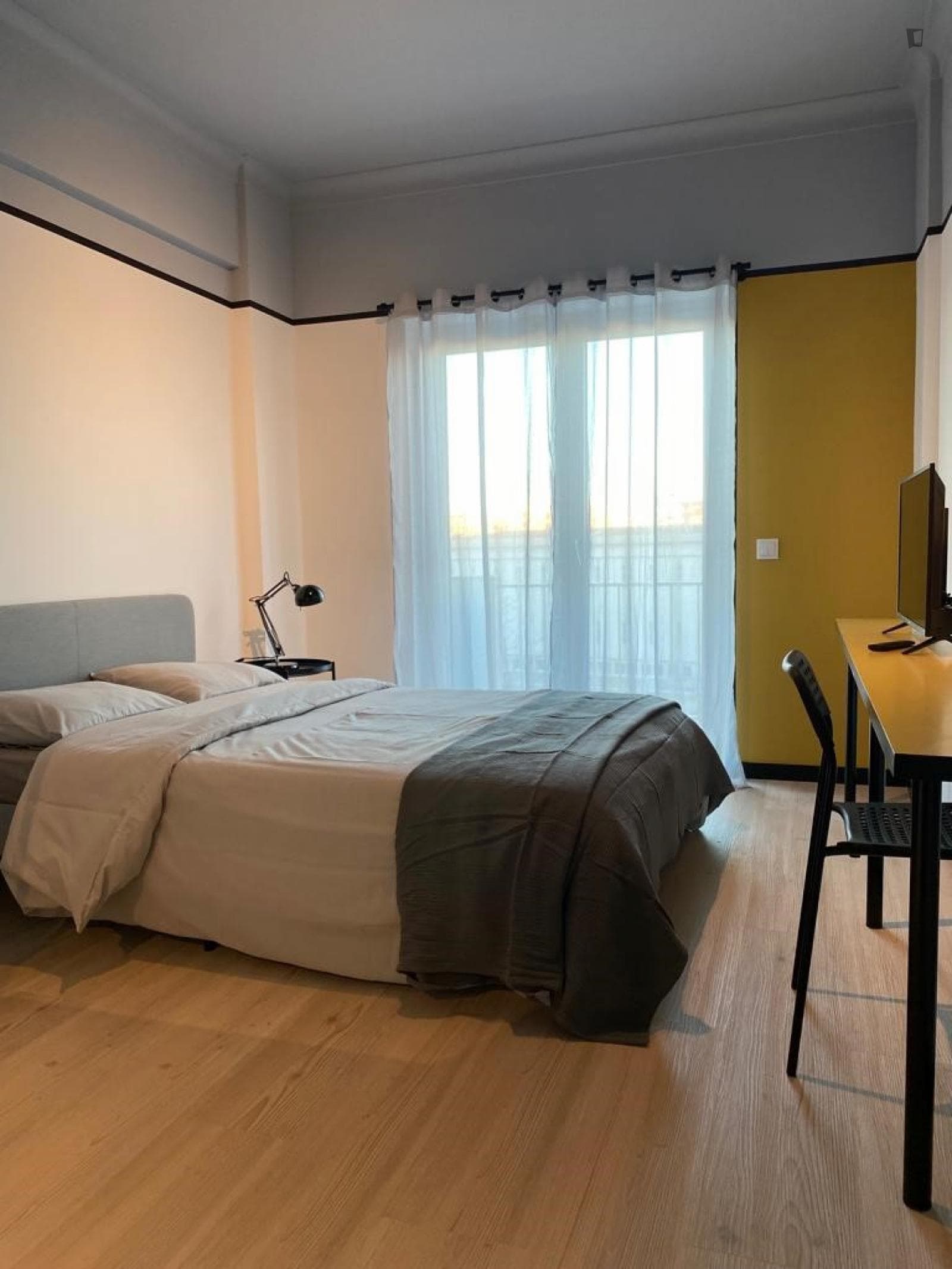 Appealing double bedroom near Parque do Bonfim photo 1