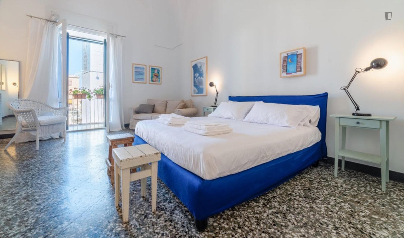 Cute 2-bedroom apartment next to Castello Carlo V photo 1