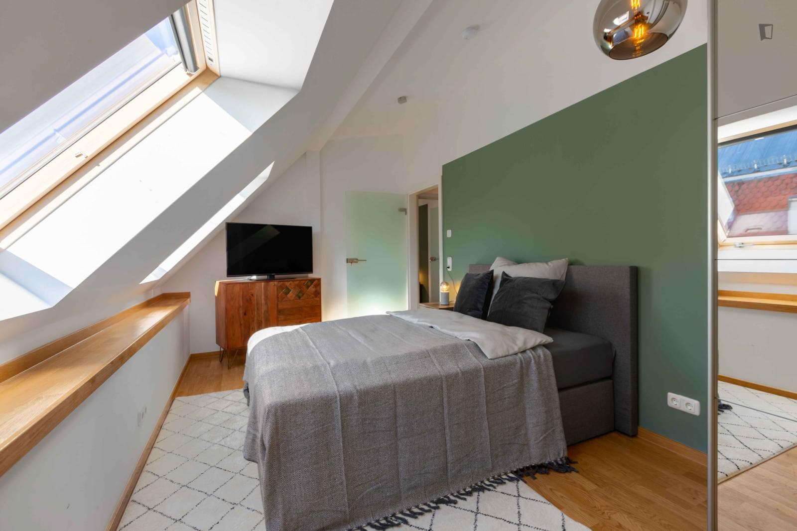 Colourful double bedroom in Ludwigsvorstadt-Isarvorstadt photo 1