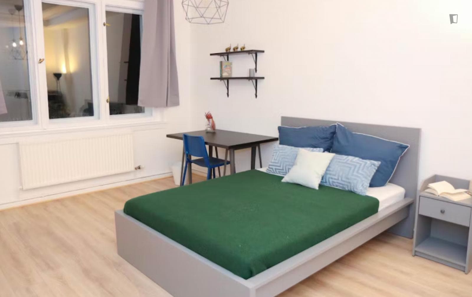 Stunning double bedroom in a 2 bedroom apartment in Britz photo 1