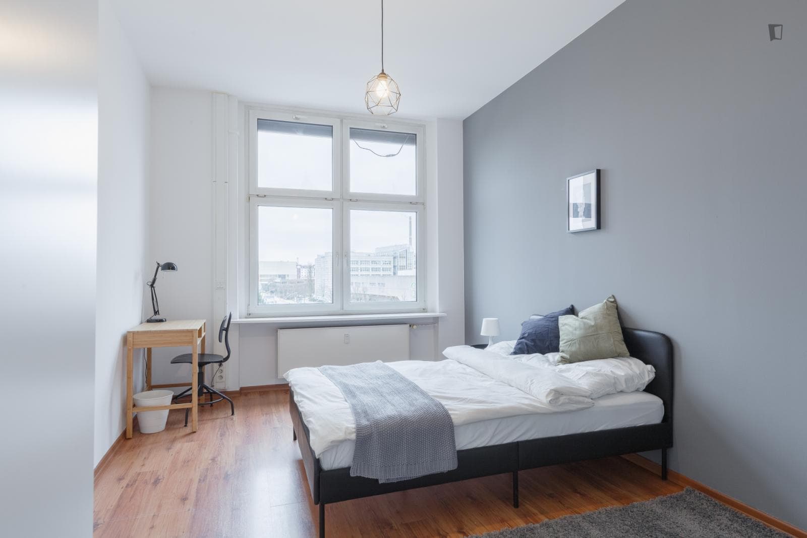 Cool double bedroom in an 8-bedroom apartment in Gesundbrunnen photo 1