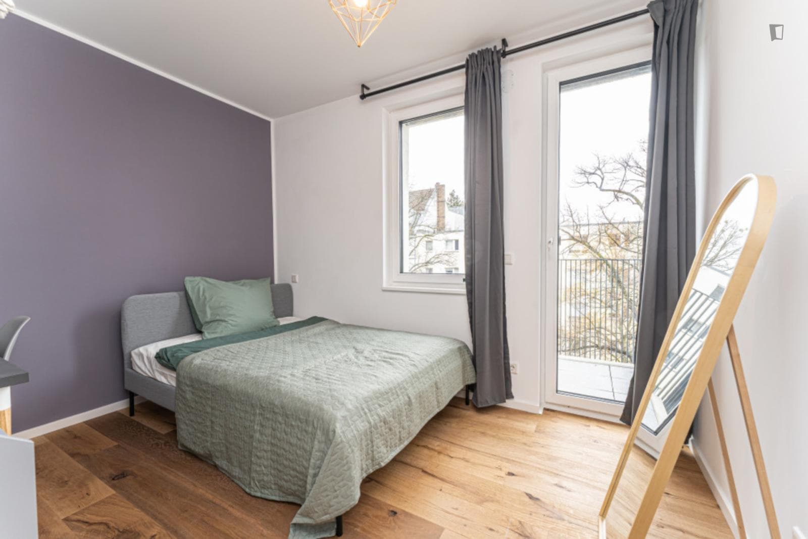 Snug double bedroom with balcony near Hohenzollerndamm train station photo 1
