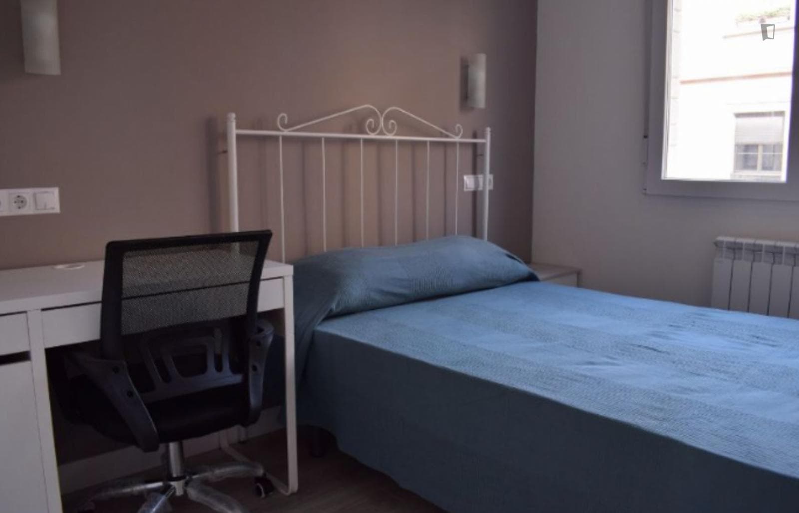 A HOSTEL AT ROOM PRICE photo 1