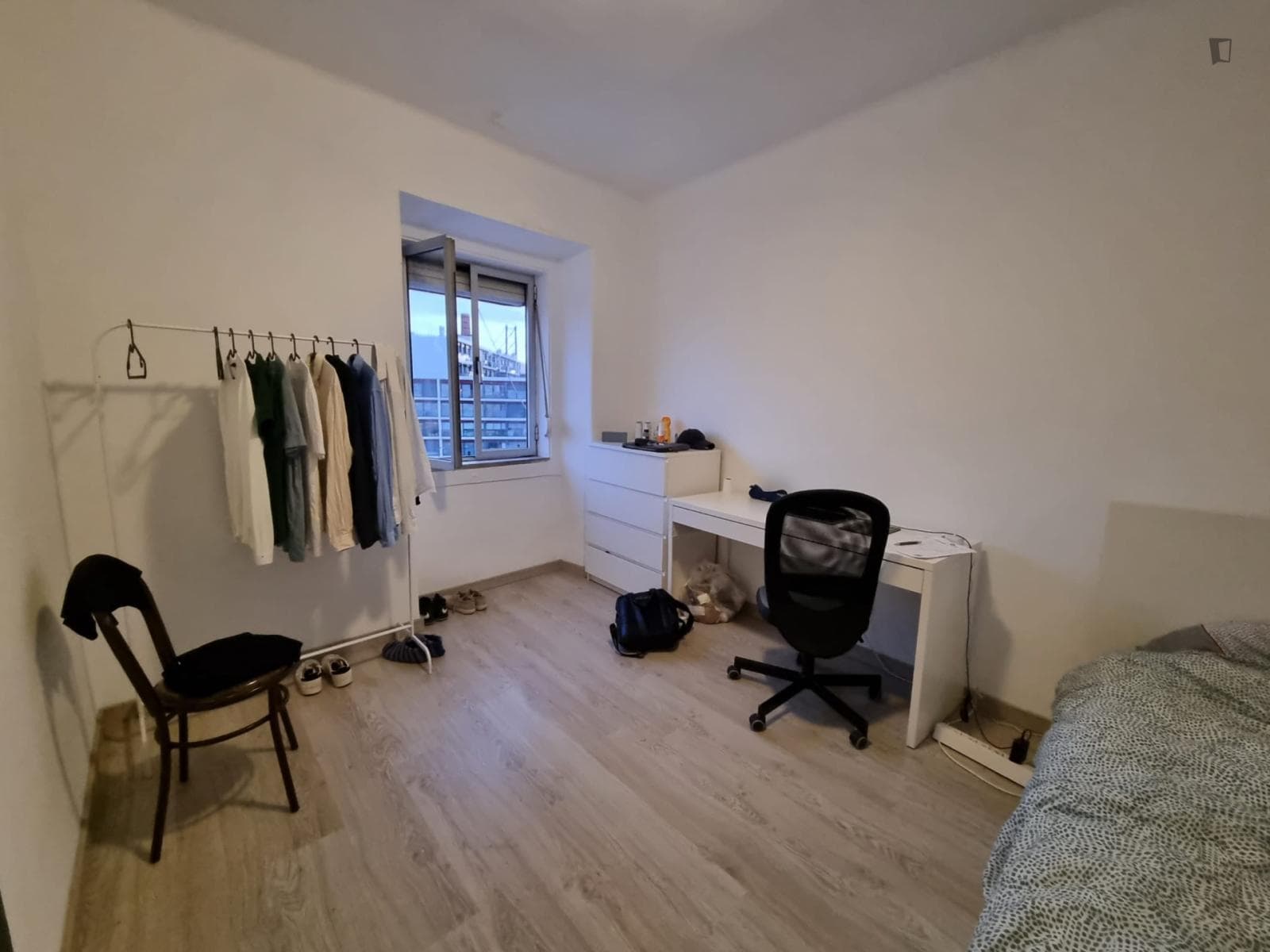Cosy single bedroom near the Alcântara-mar train station photo 1