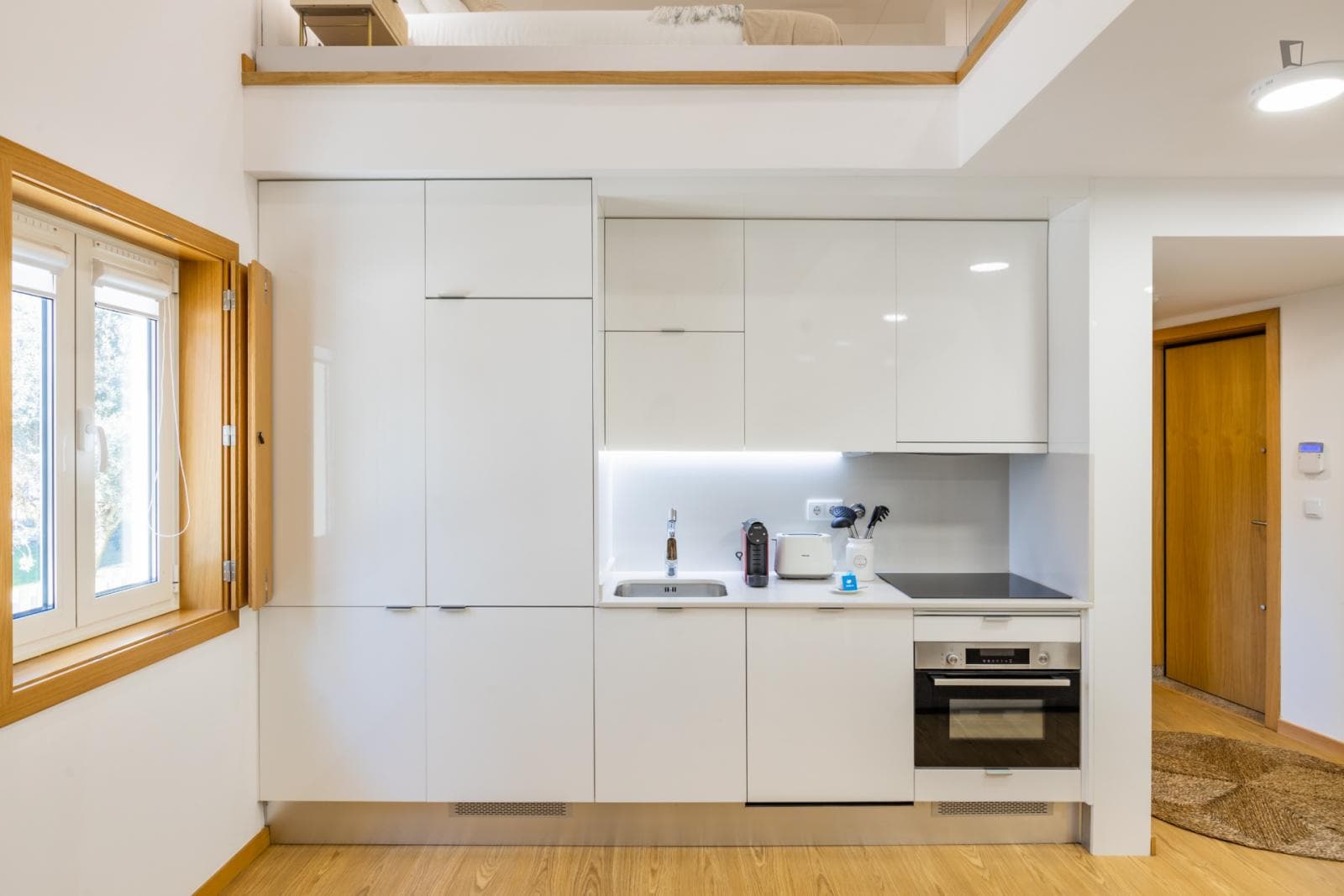 Cosy 1-bedroom apartment close to Lapa metro station photo 1