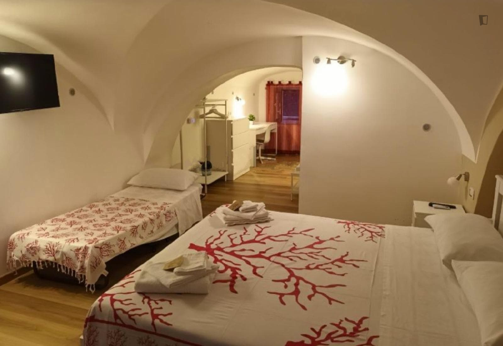 Comfy Apartment near the Ursino Castle photo 1