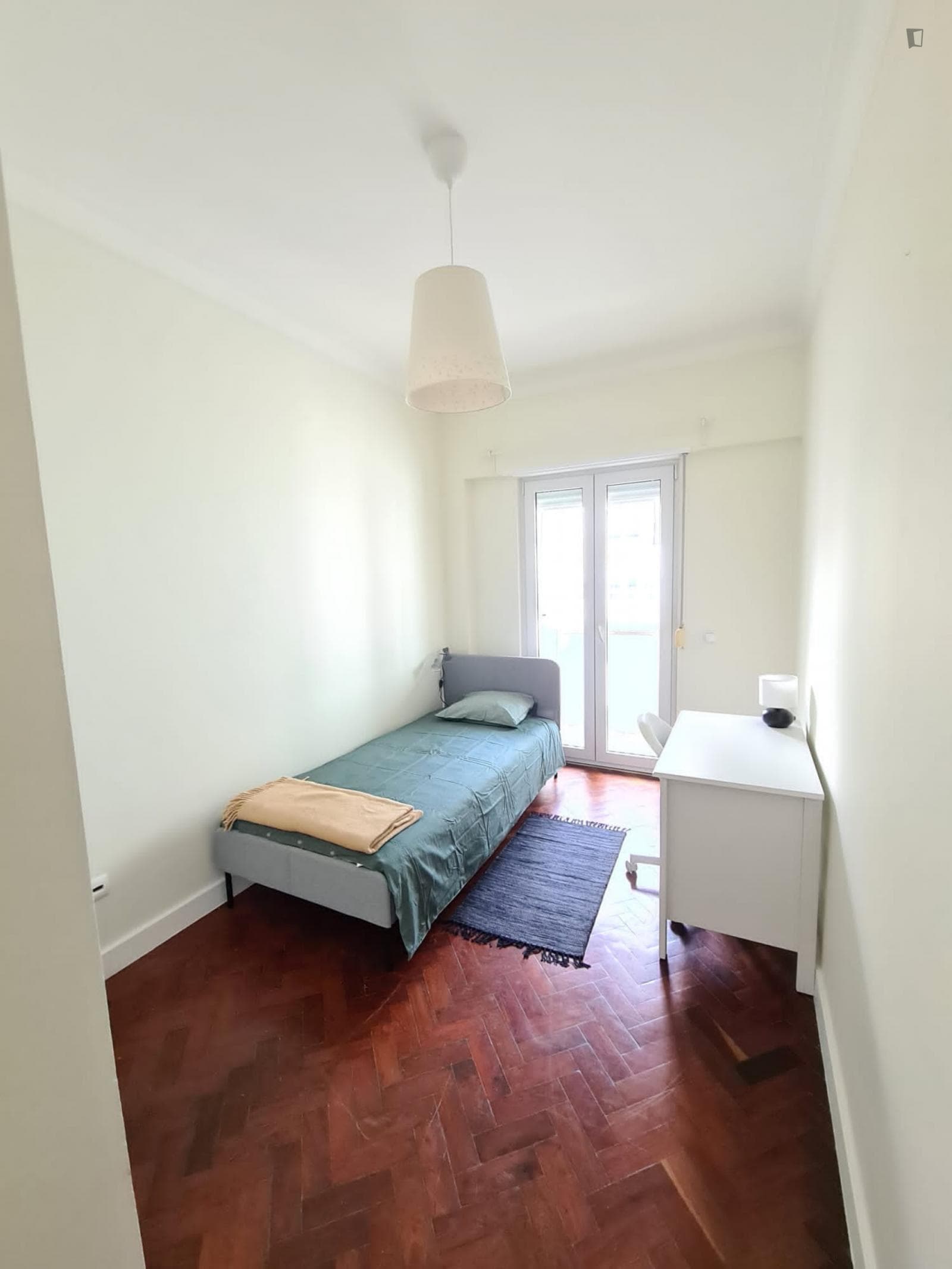 Nice single bedroom in a 3-bedroom flat next to Arroios metro station and IST photo 1