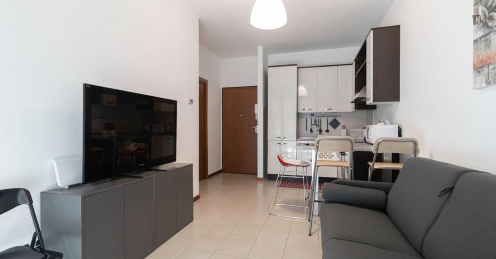 Cosy 1-bedroom apartment with balcony close to Sondrio metro station photo 1