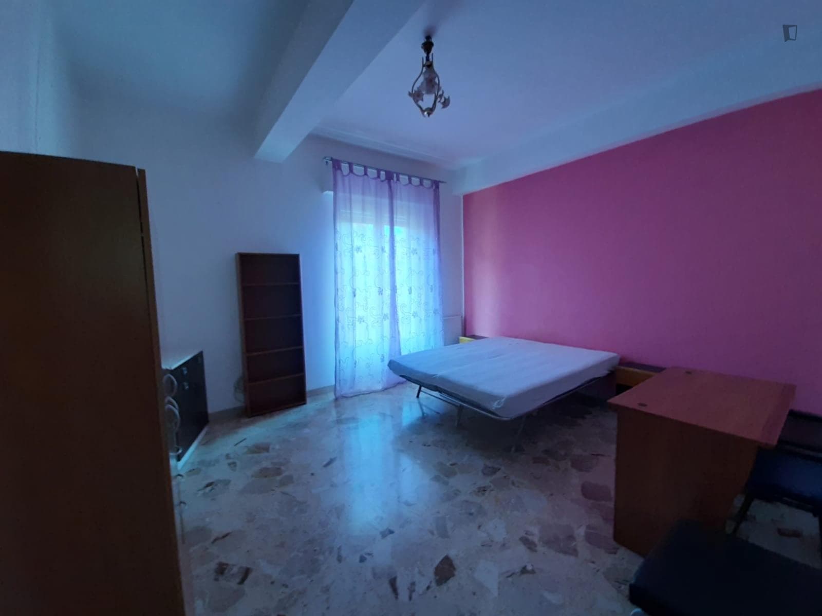 Double bedroom, with balcony, in 4-bedroom apartment photo 1