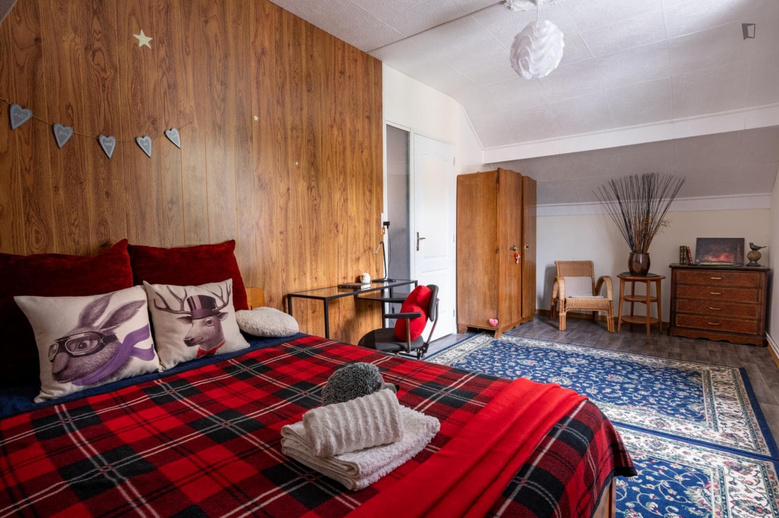 Snug double bedroom in a charming house near Paris photo 1