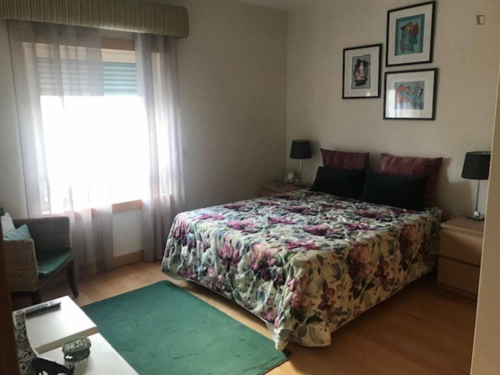 Homely double bedroom near the Oeiras Parque shopping centre photo 1