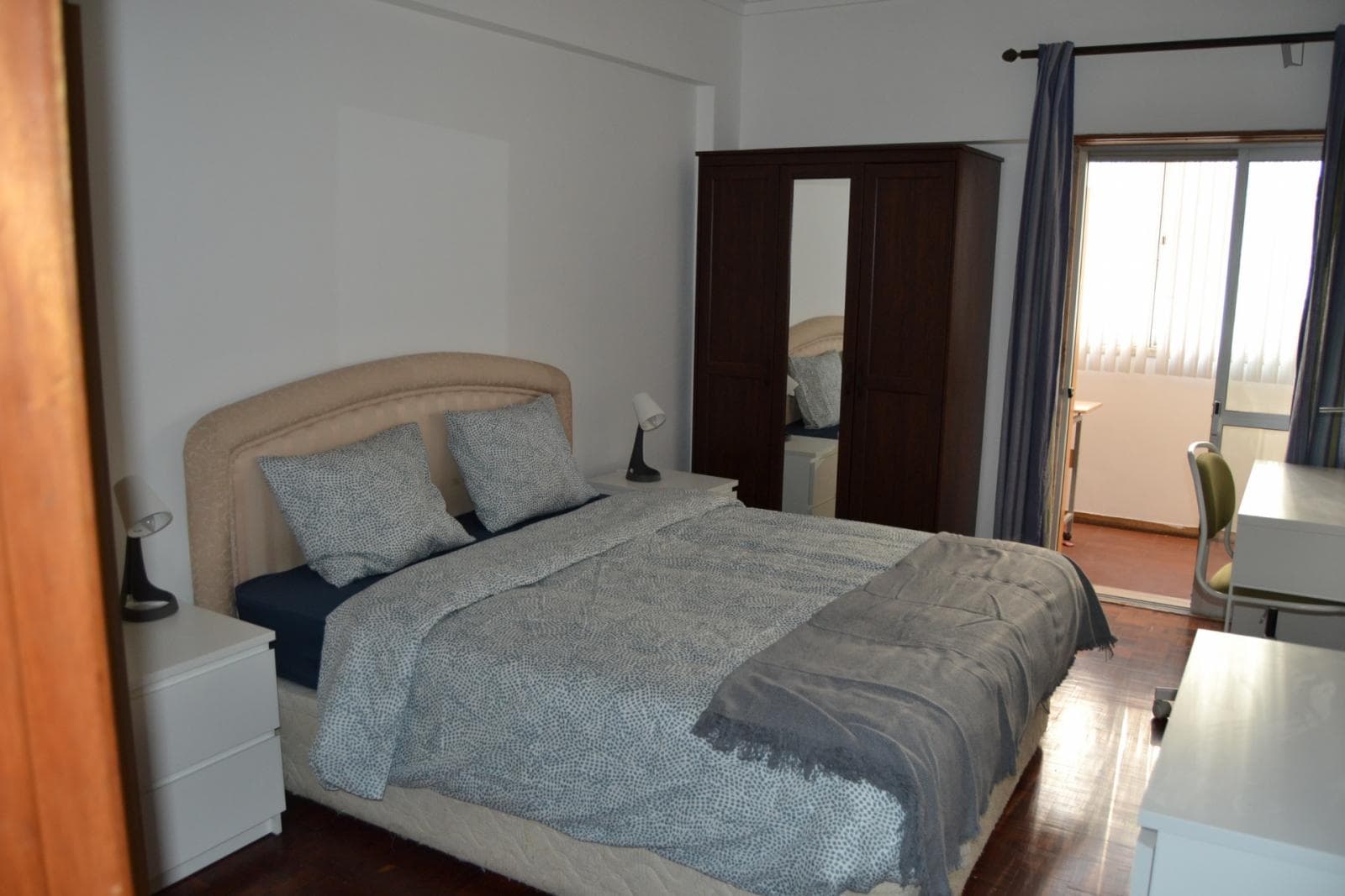 Room 3 - Inviting double bedroom in Benfica photo 1