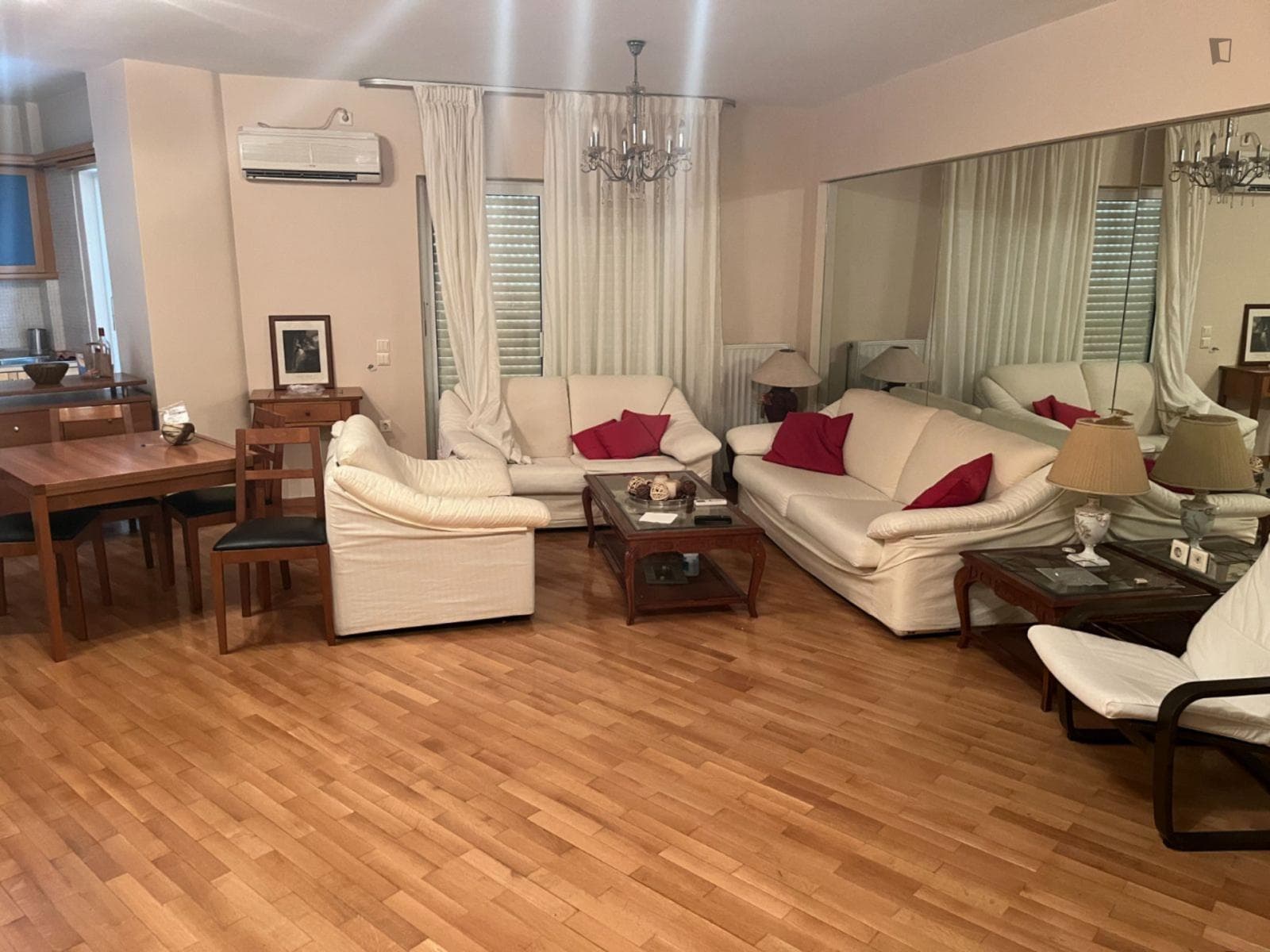 Amazing 2 bedroom flat in Athens in residntial area of Ampelokipoi photo 1