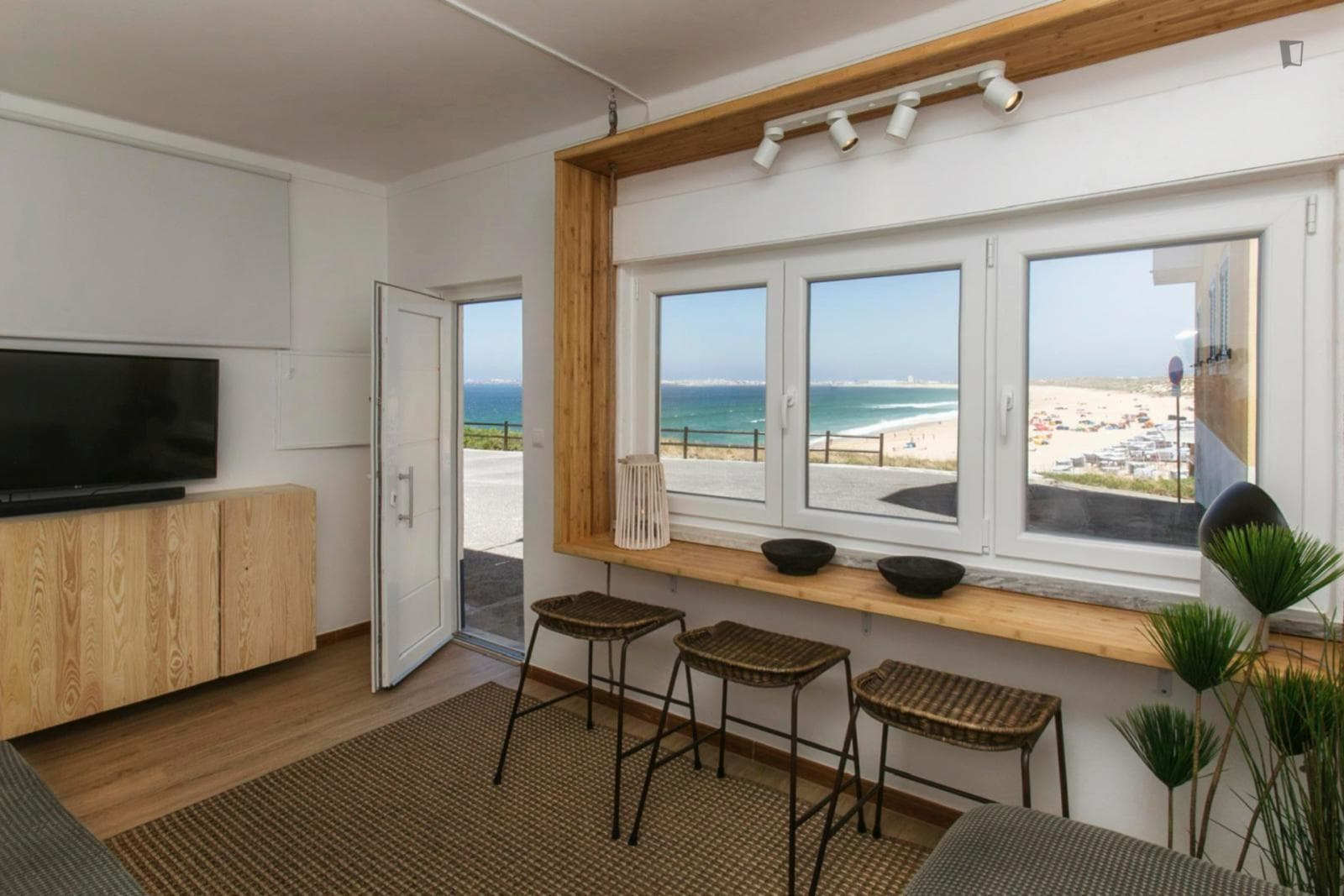 Modern 1 bedroom House close to Consolation Beach photo 1