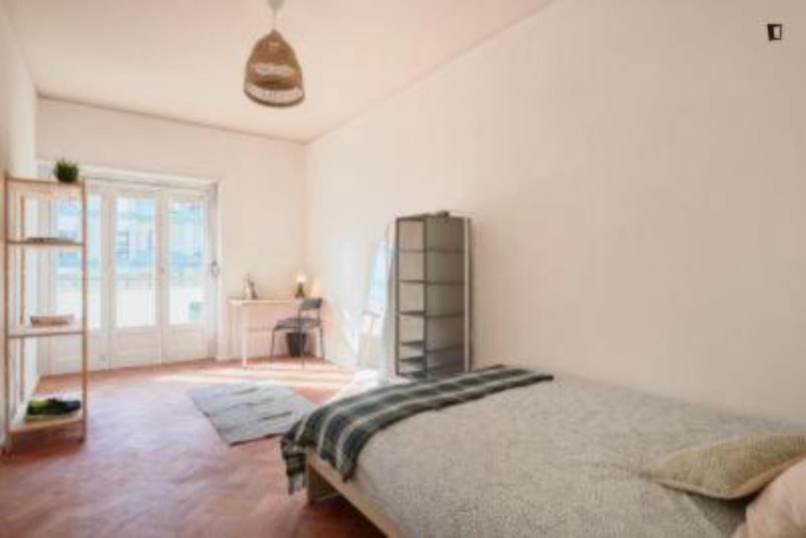 Double Bedroom with balcony in a 6-bedroom apartment photo 1