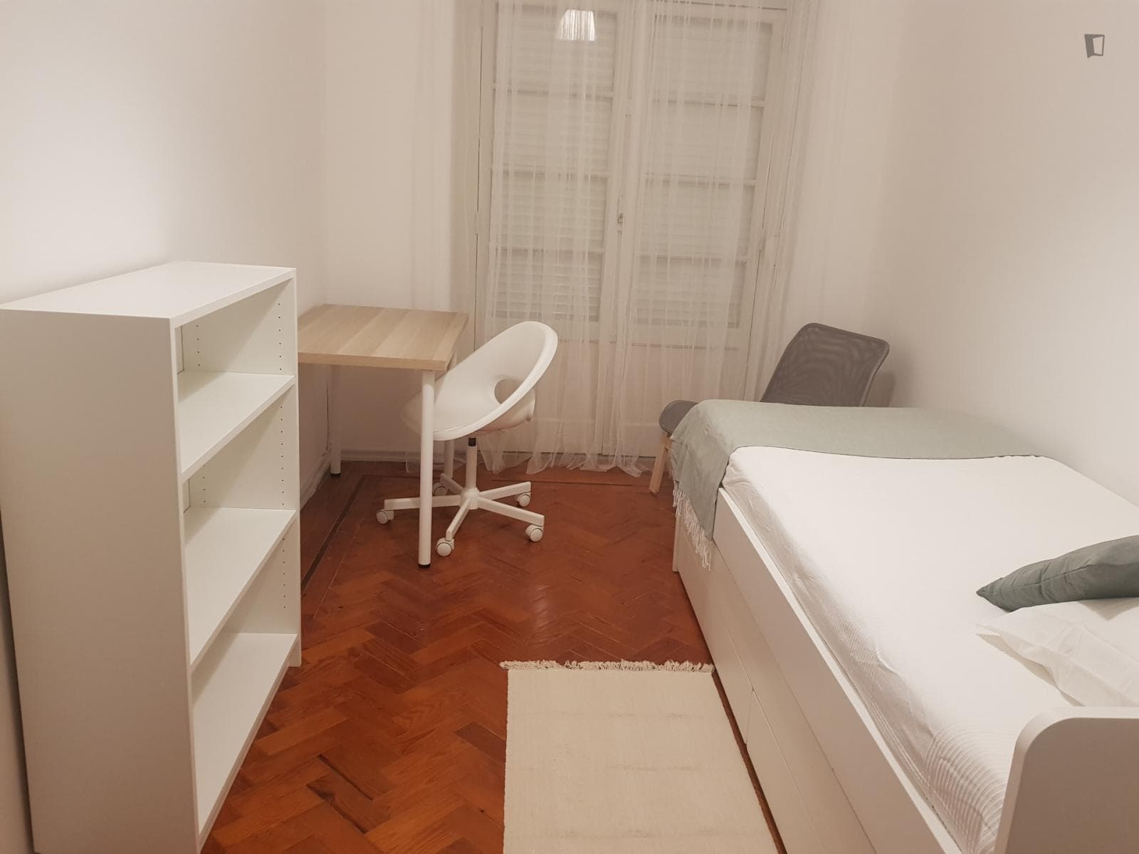 Pleasant single bedroom in Amadora photo 1