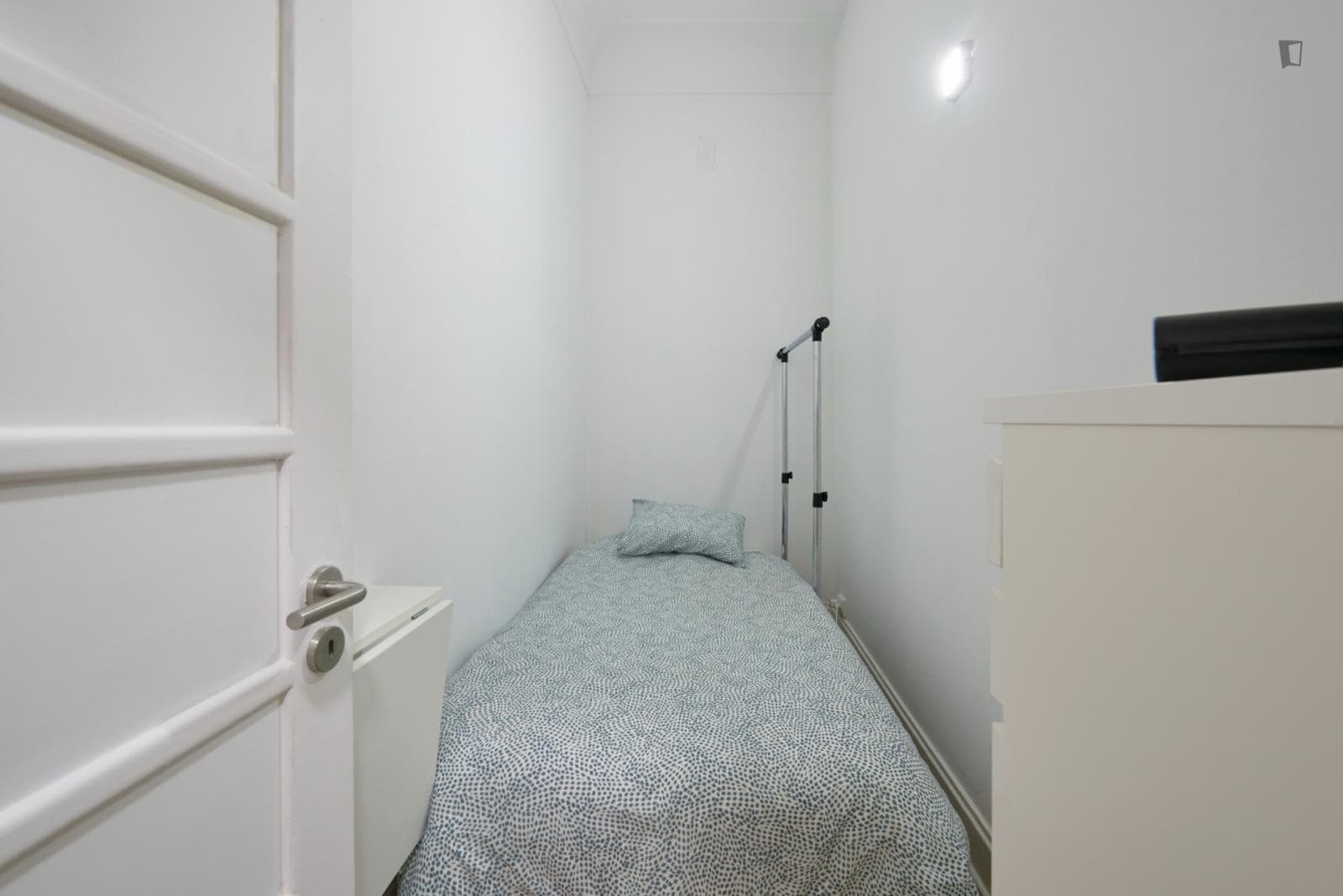 Smart single bedroom (without window) in Marquês de Pombal area photo 1