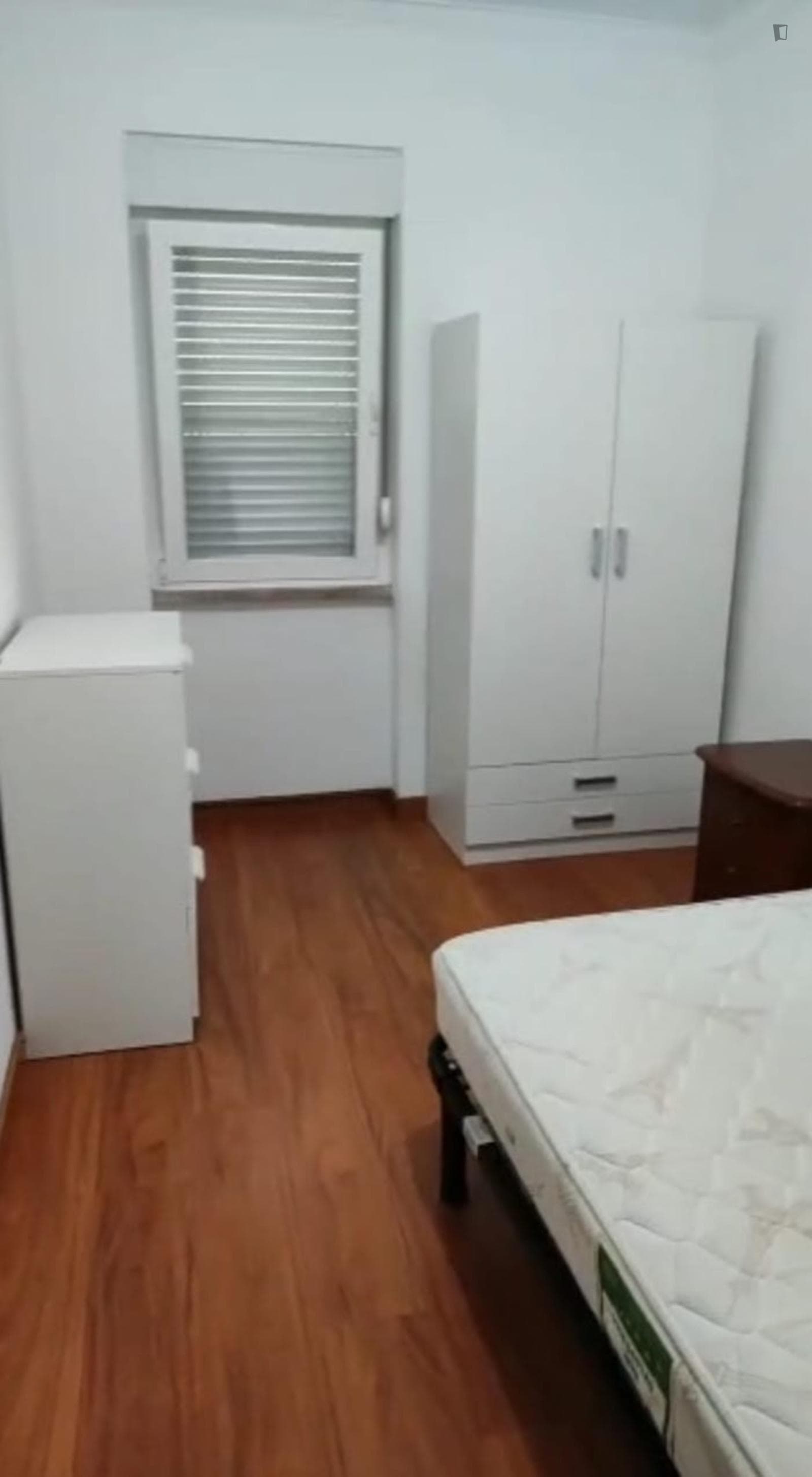Nice single bedroom in Laranjeiro neighbourhood photo 1