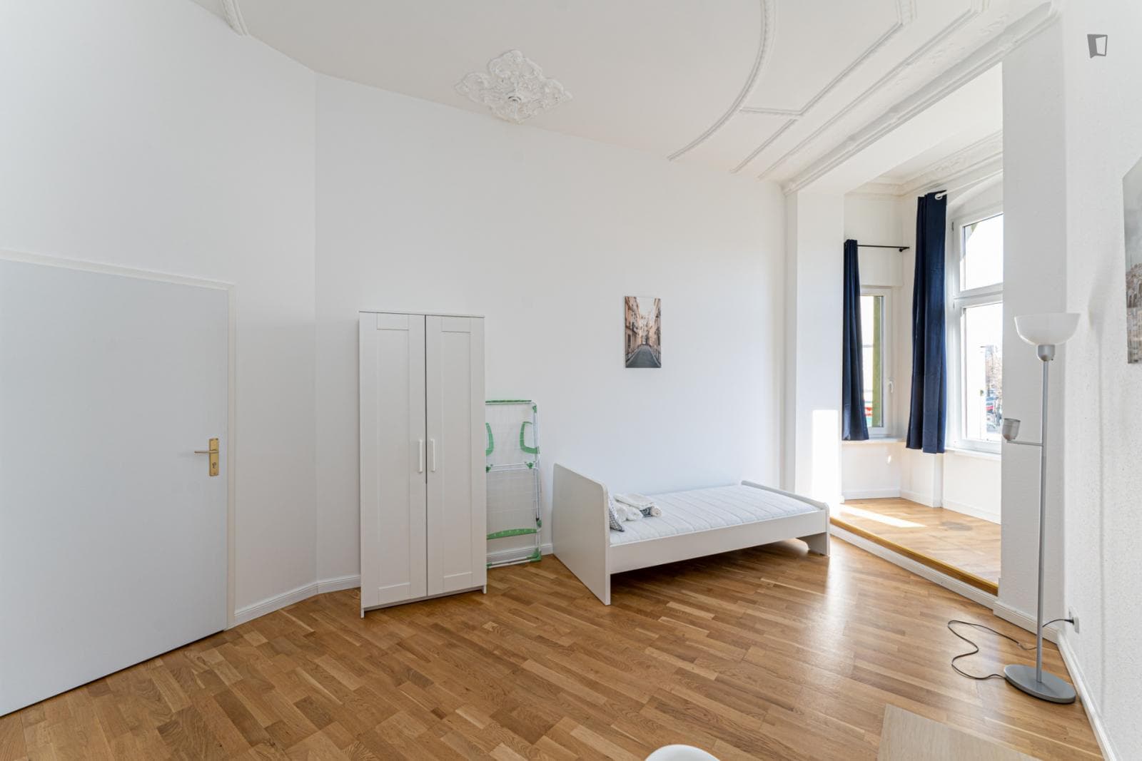 Large single bedroom in the heart of Charlottenburg photo 1