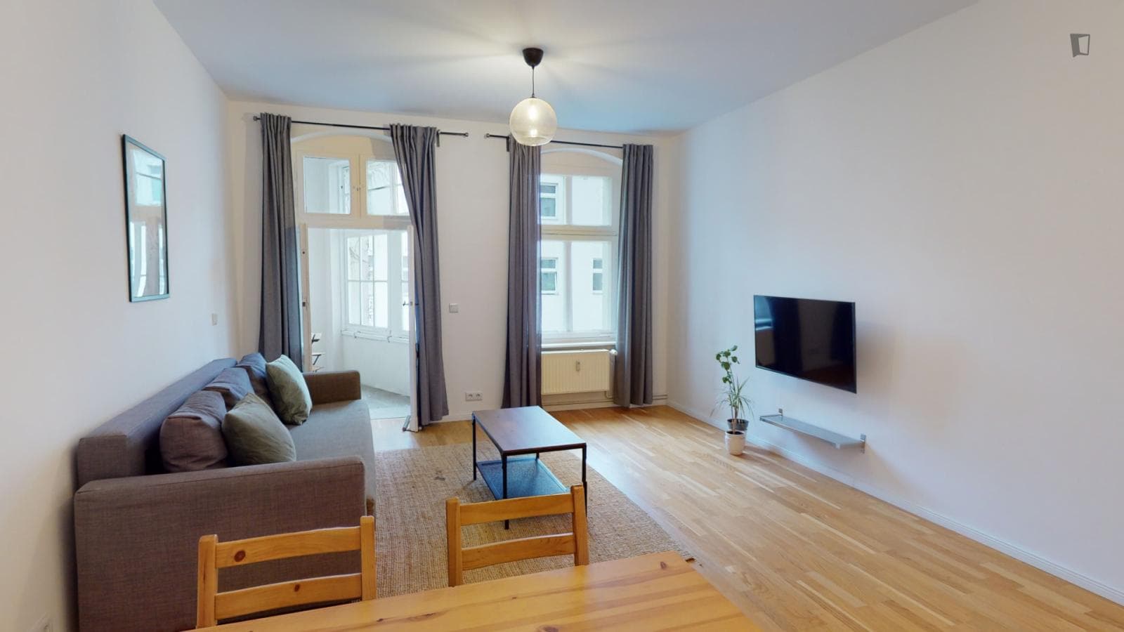 Welcoming 1-bedroom apartment with balcony in Wedding photo 1