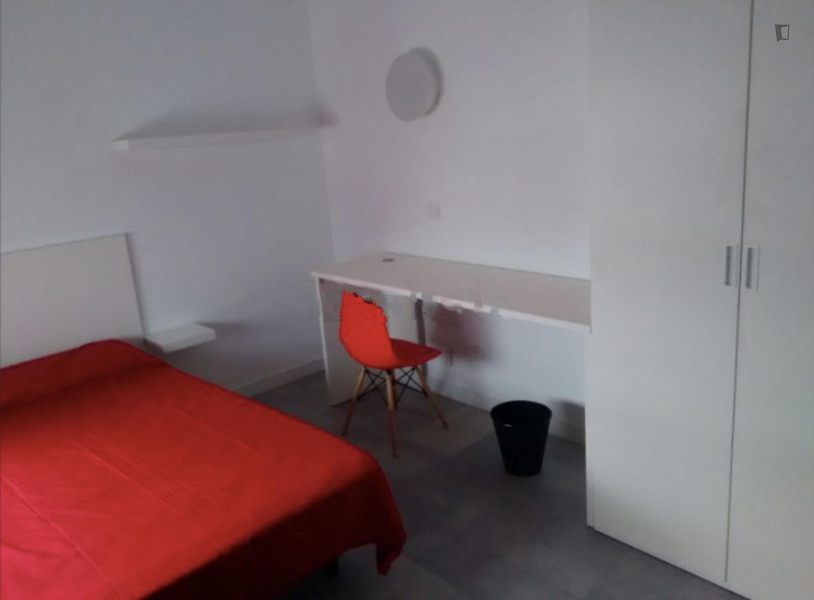 COMFY AND MODERN ROOM WITH ALL THE FACILITIES five minutes from the cathedral and the University of La Merced and twelve minutes walk from the streetcar stop to the UCAM and Campus de Espinardo. photo 1