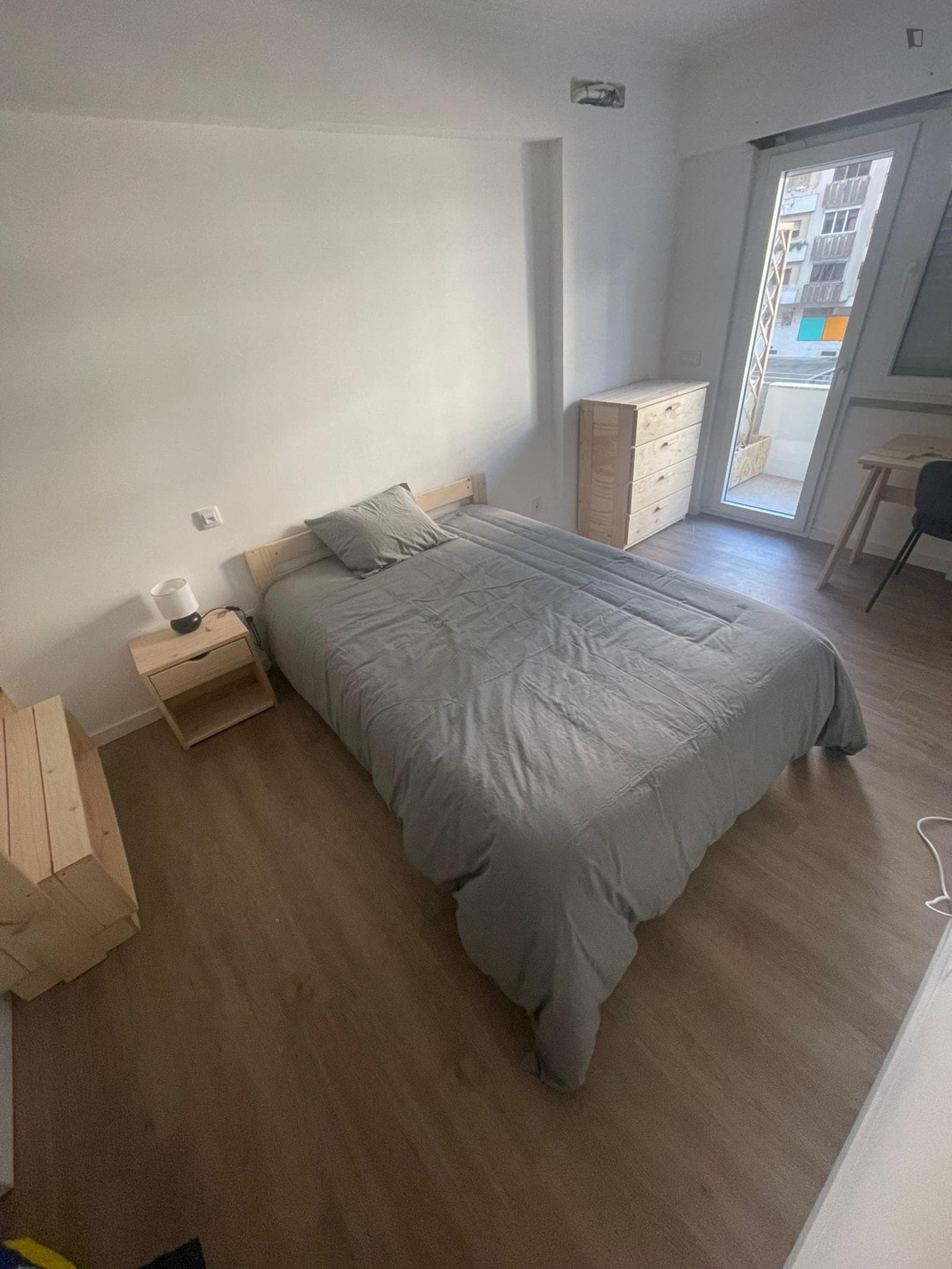 Double bedroom, with balcony, in 5-bedroom apartment photo 1