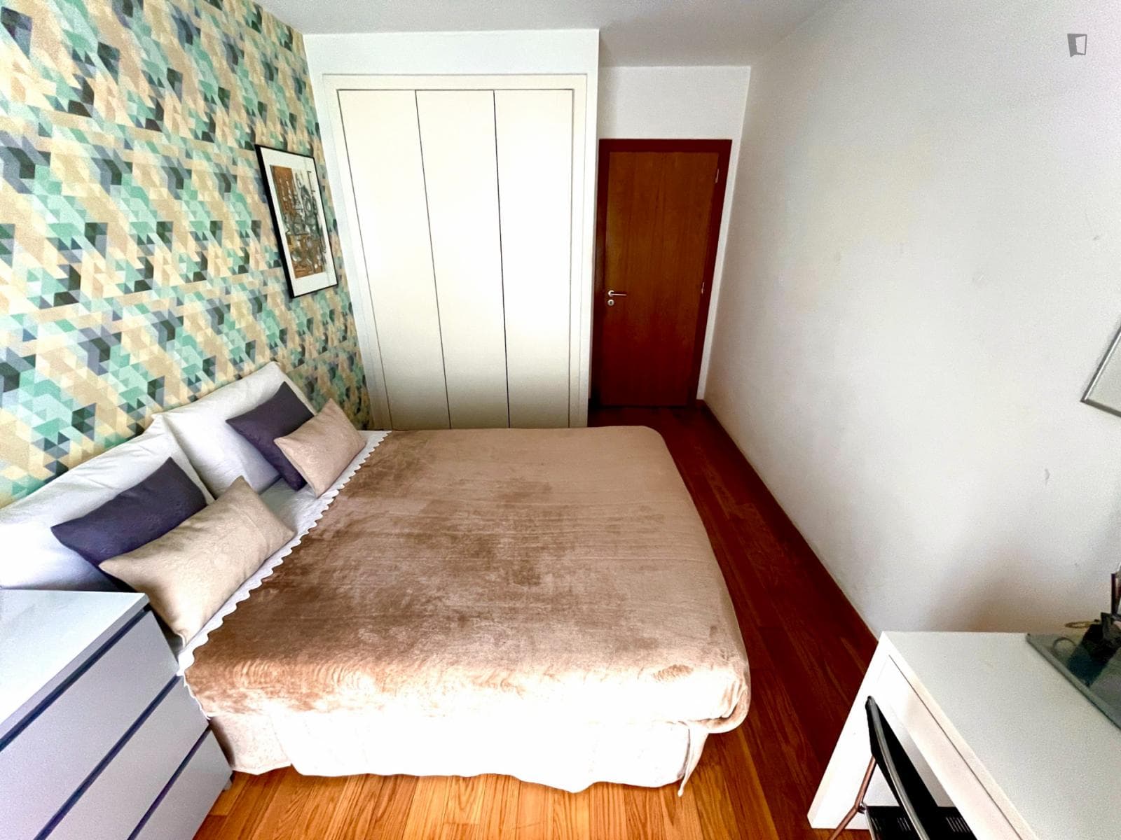 Bright Single Bedroom next to NOVA SBE photo 1