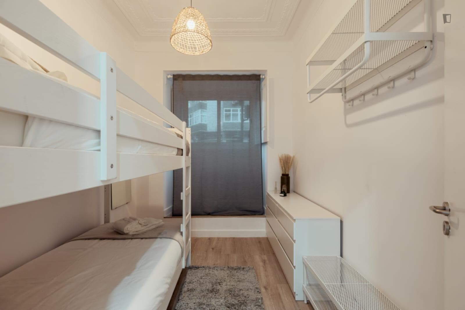 Sunny twin bedroom next to Arroios metro station photo 1