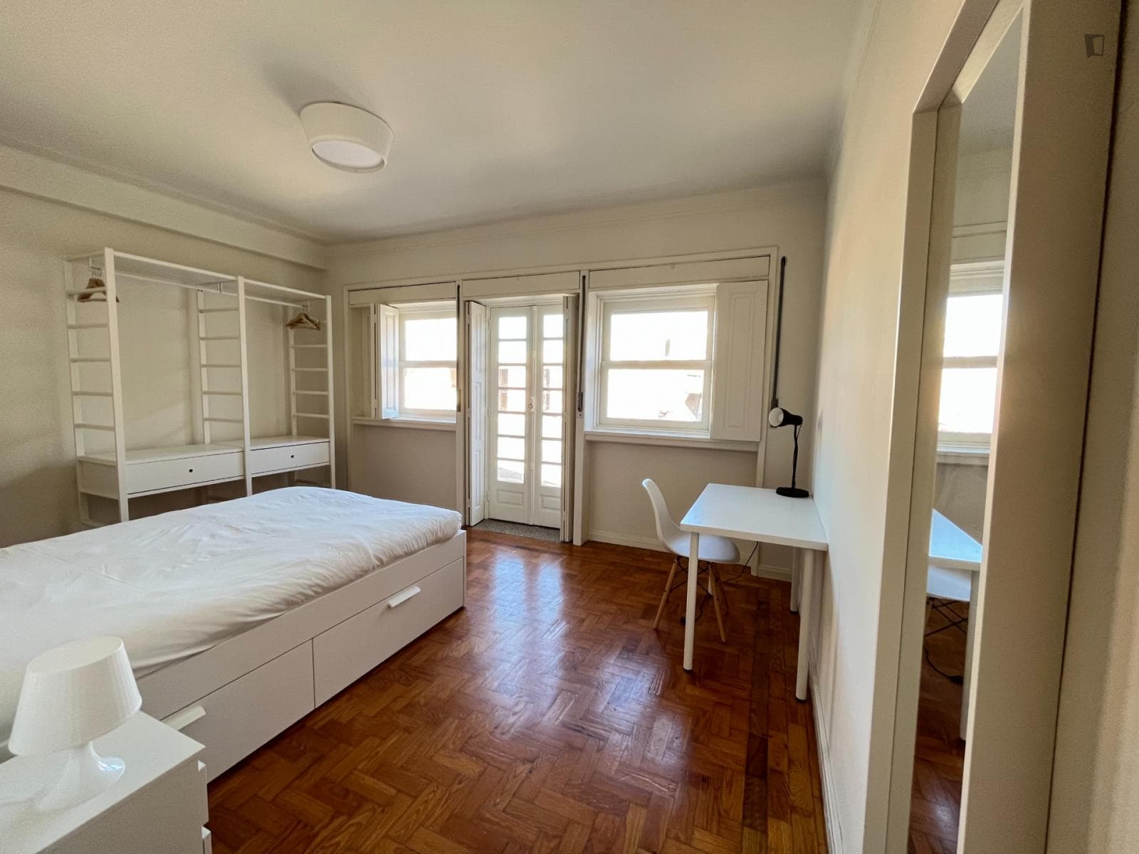 Spacious double ensuite bedroom close to Casa da Música photo 1