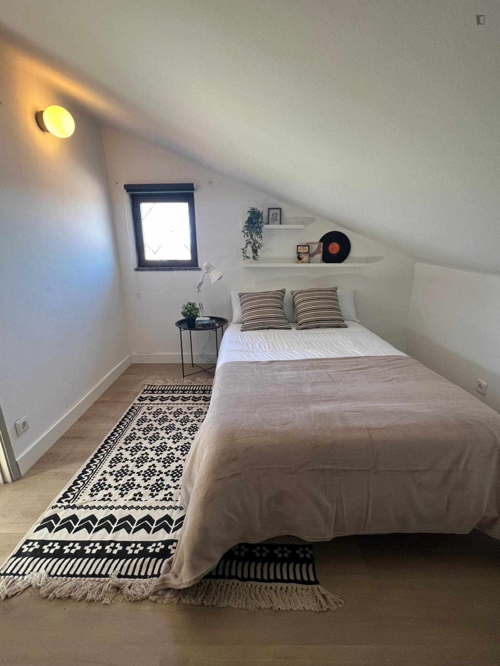 Welcoming double bedroom near FEUC photo 1