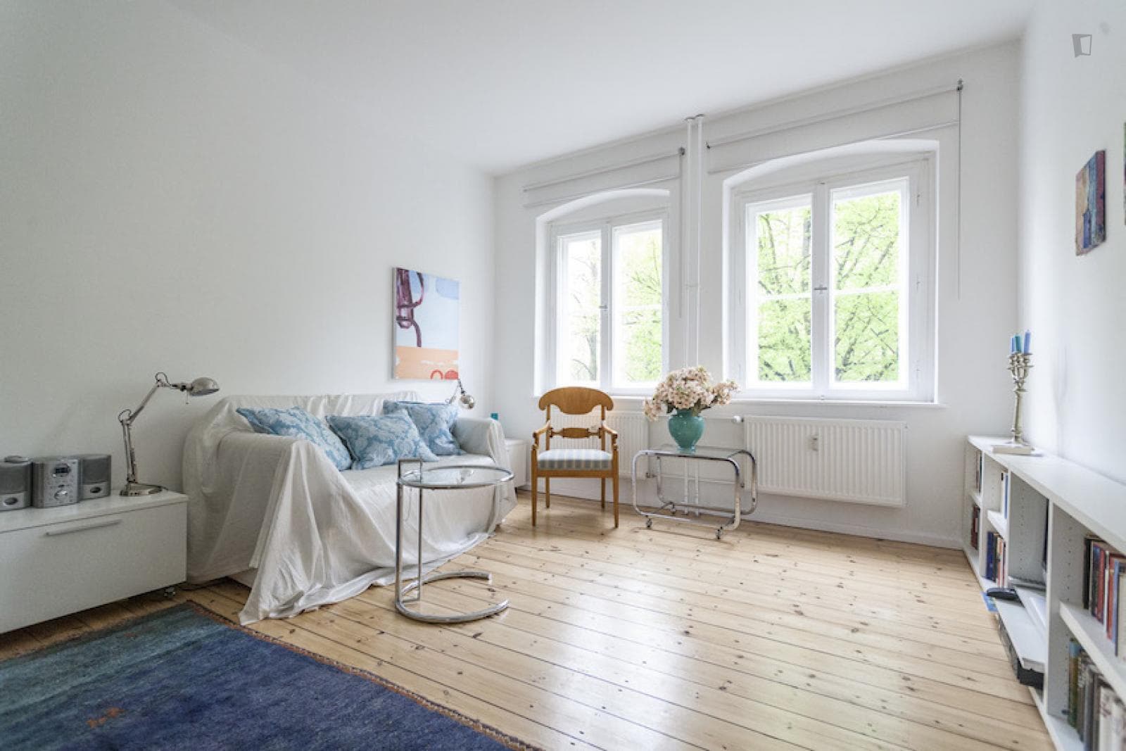 Fresh and welcoming 1-bedroom apartment not far from S Priesterweg train station photo 1