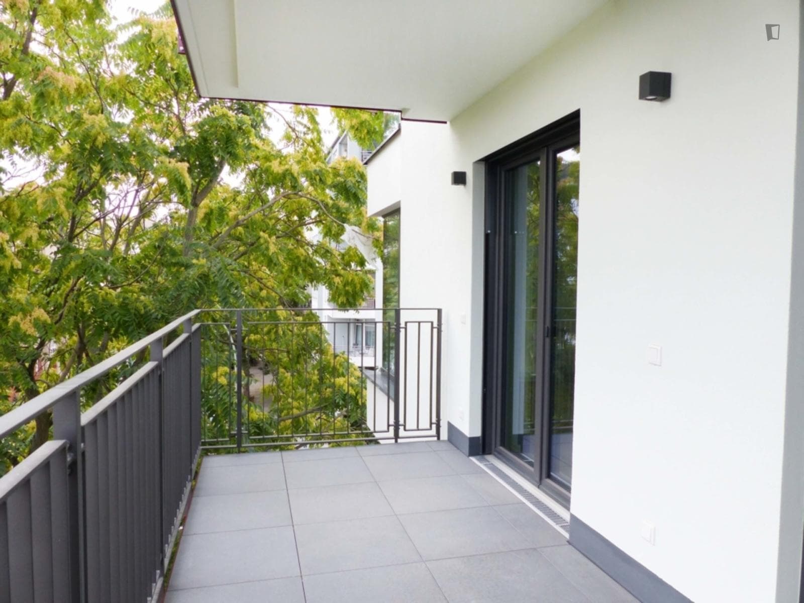 Spacious 2-bedroom apartment with balcony close to Gleisdreieck park photo 1