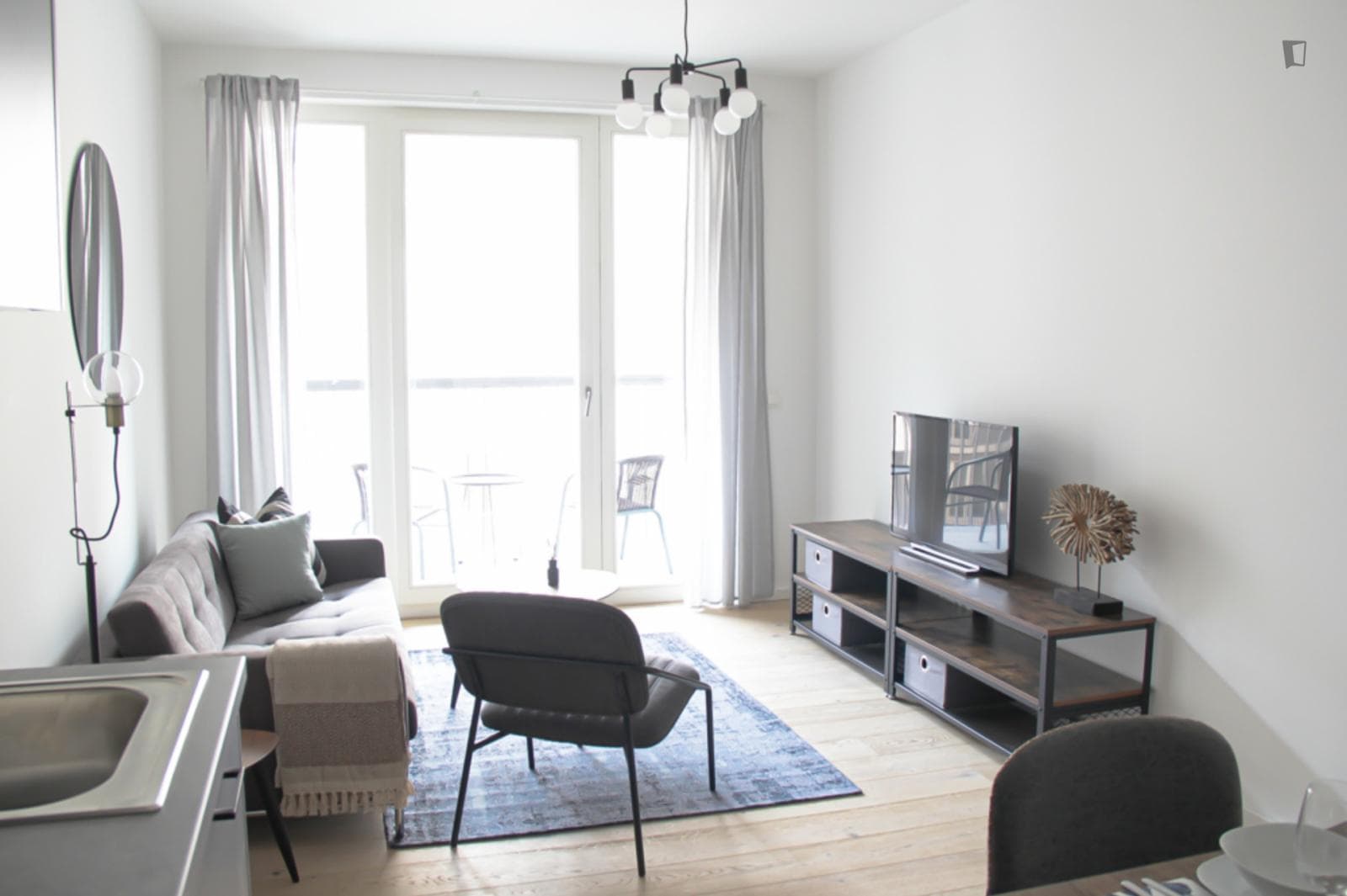 Bright 1-bedroom apartment close to Bornholmer Straße metro station photo 1